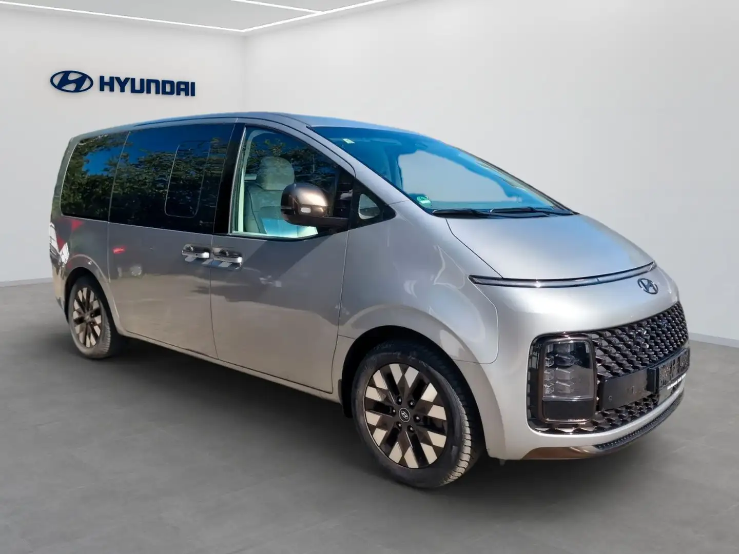 Hyundai STARIA SIGNATURE*Sz.Bl.*PANO*elekt. Tür*BOSE*AHK Argent - 2