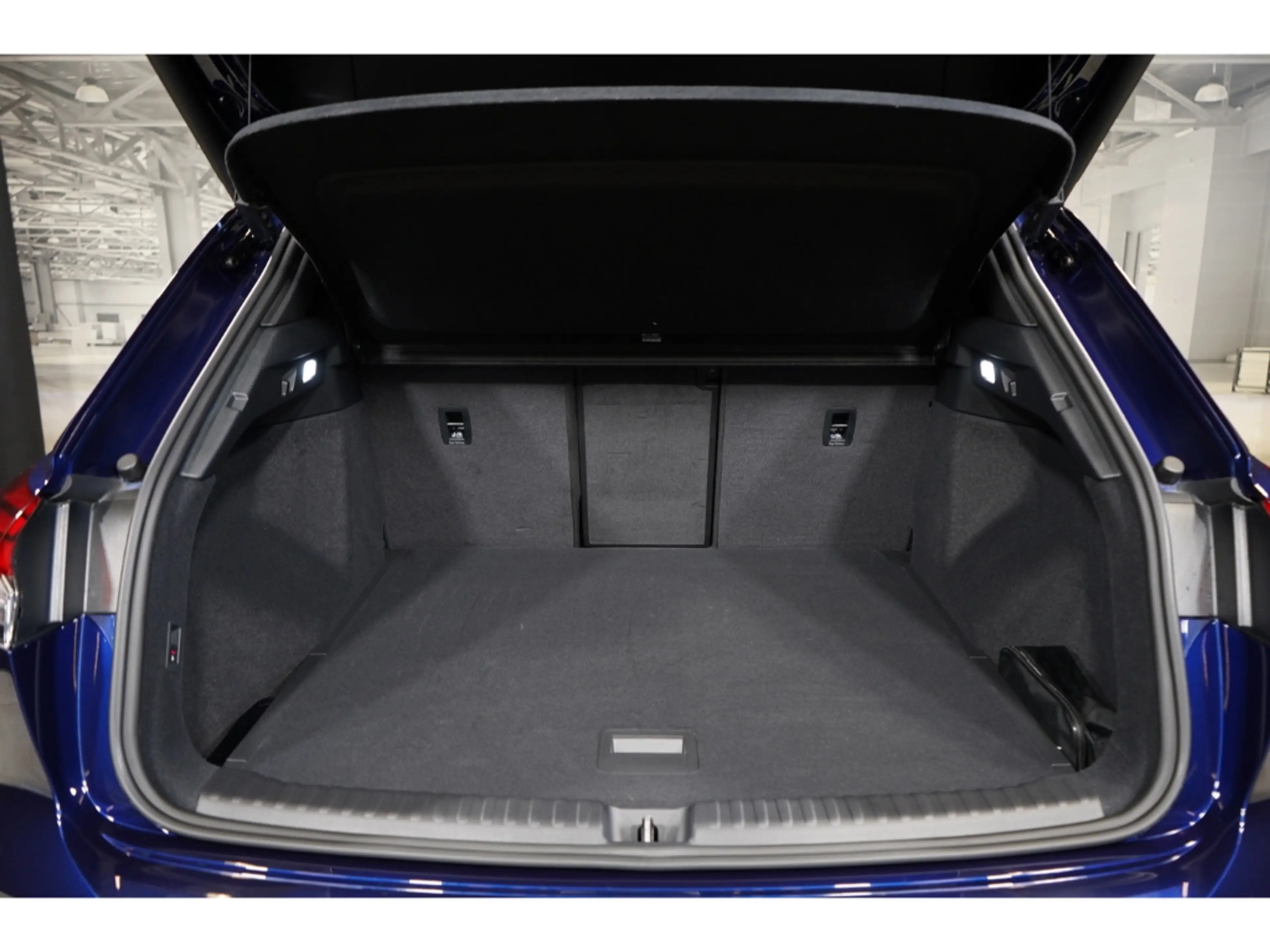 Audi Q4 e-tron 55 quattro S line Matrix 20 Zoll ACC — photo 12