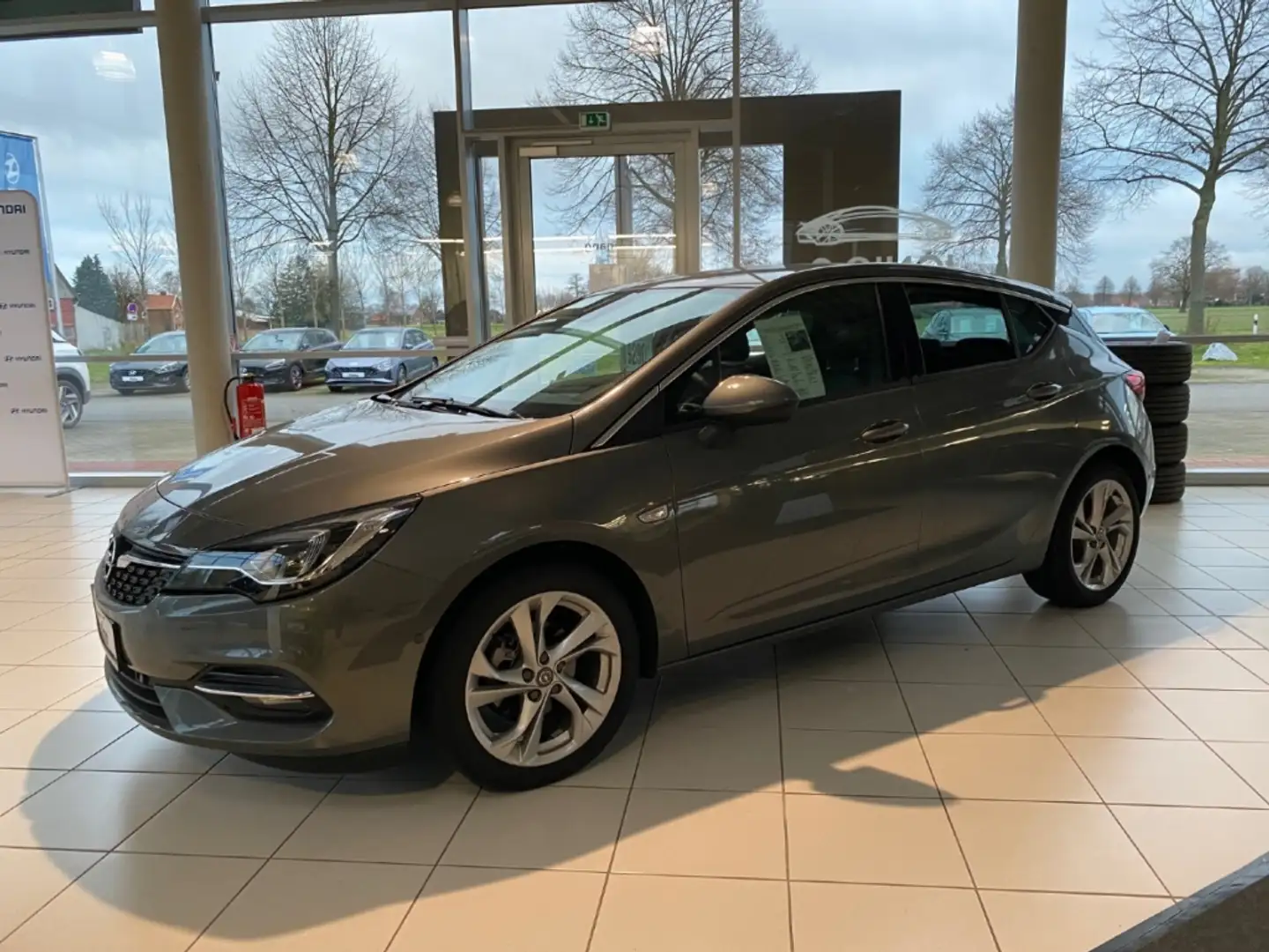 Opel Astra K Lim 1.2 Turbo Elegance NAVI, RFK, SZH, LED Dyn. Šedá - 2