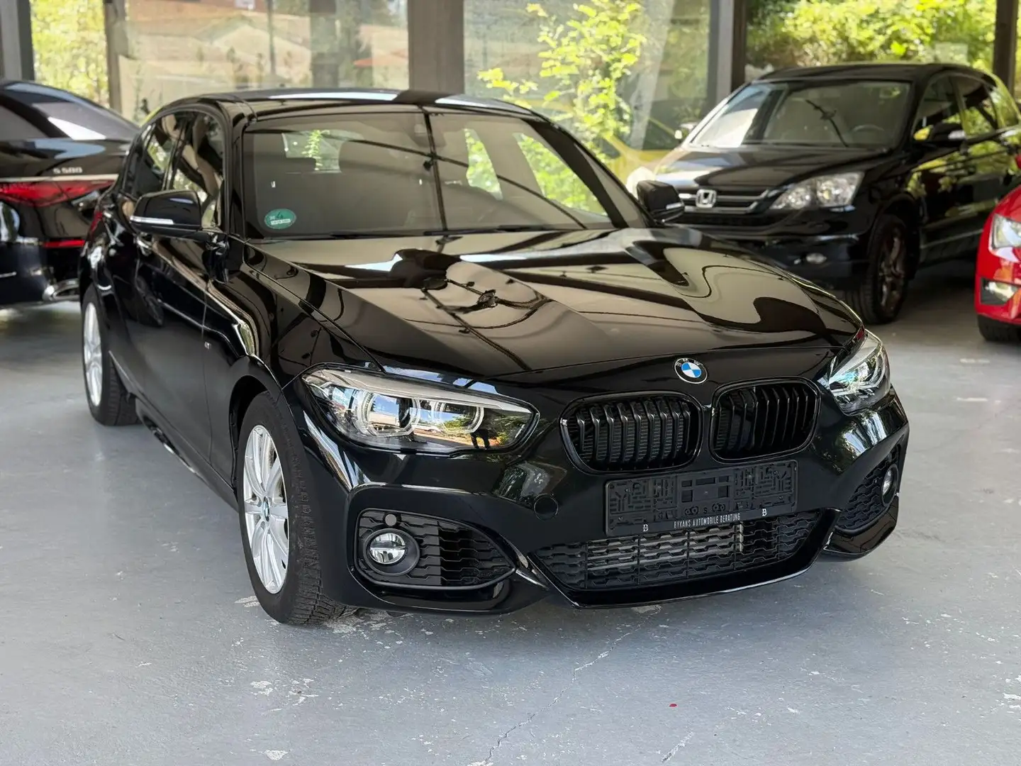 BMW 118 i Edition M Sport Shadow-PDC-NAVI-SHZ Schwarz - 1