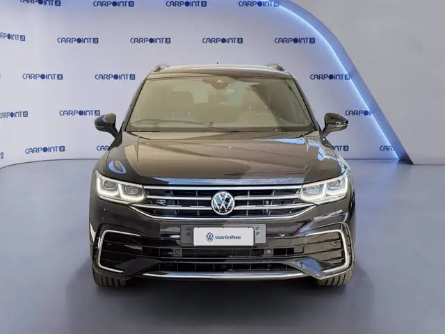 Volkswagen Tiguan view 3