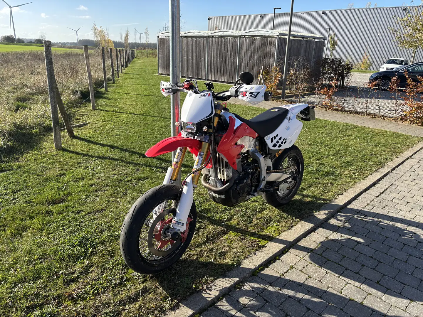 Honda XR 650 avec beaucoup de pièces détachées - 1