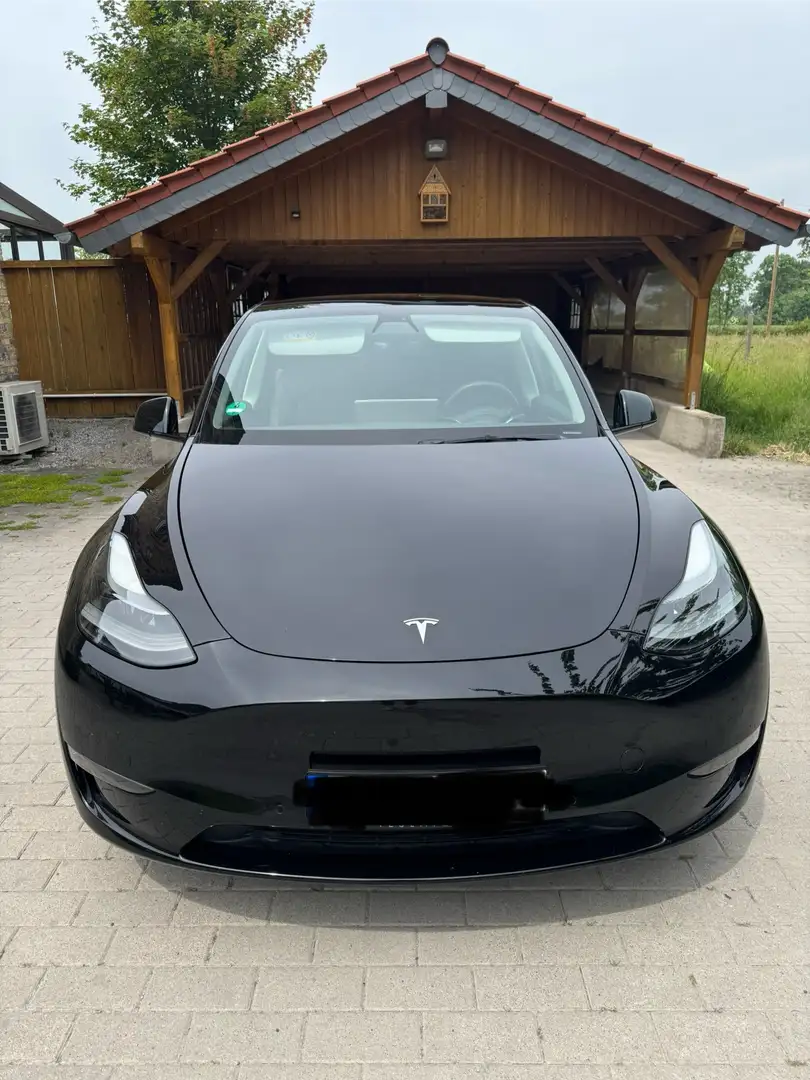 Tesla Model Y Performance Dual Motor AWD - 1