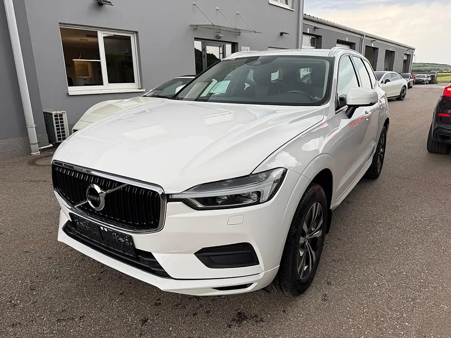 Volvo XC60 D4 Momentum Geartronic Weiß - 2
