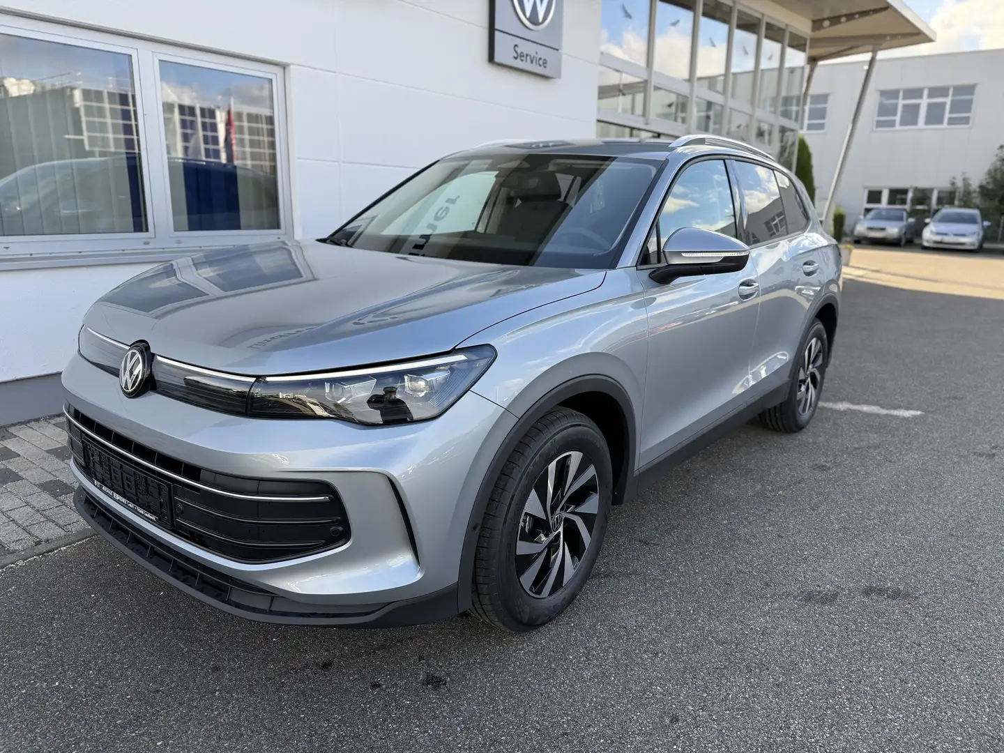 Volkswagen Tiguan 1.5 eTSI 110 kW Life Limited LED/AHK/ACC/Kamera Silber - 2