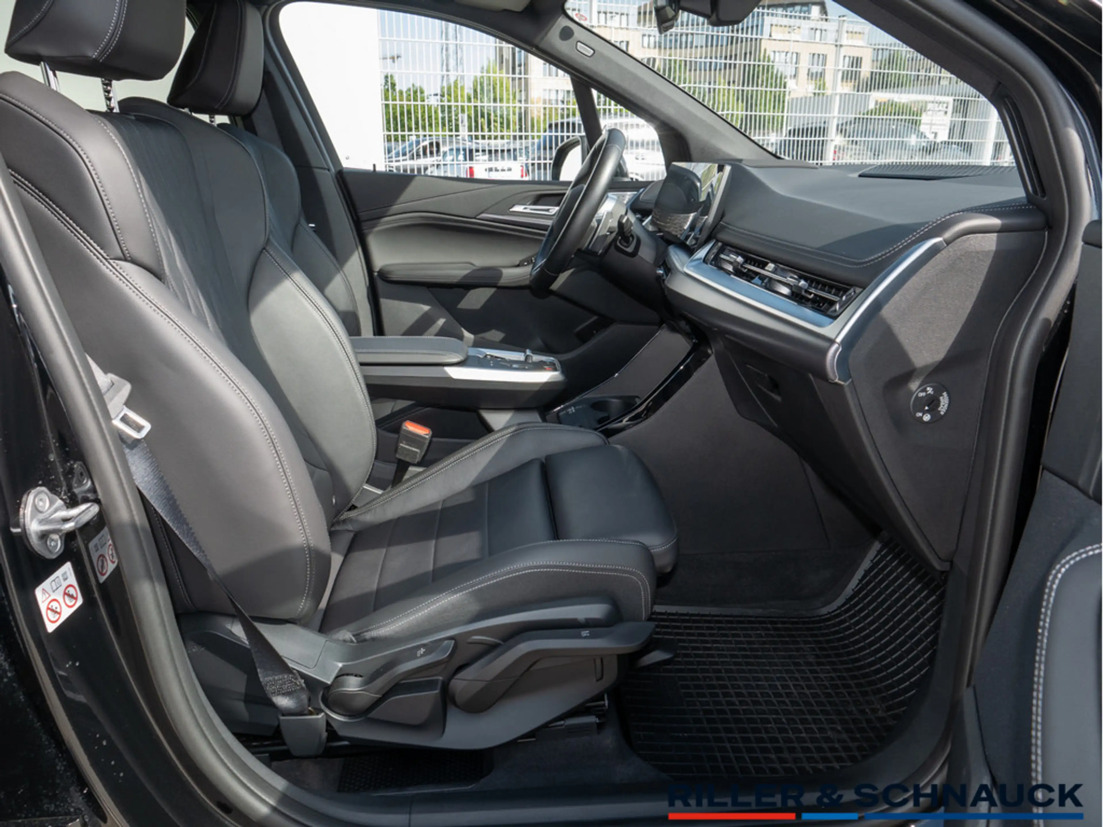 BMW 223 Active Tourer M-Sport 360°+PANO+HUD+H/K+N — photo 7