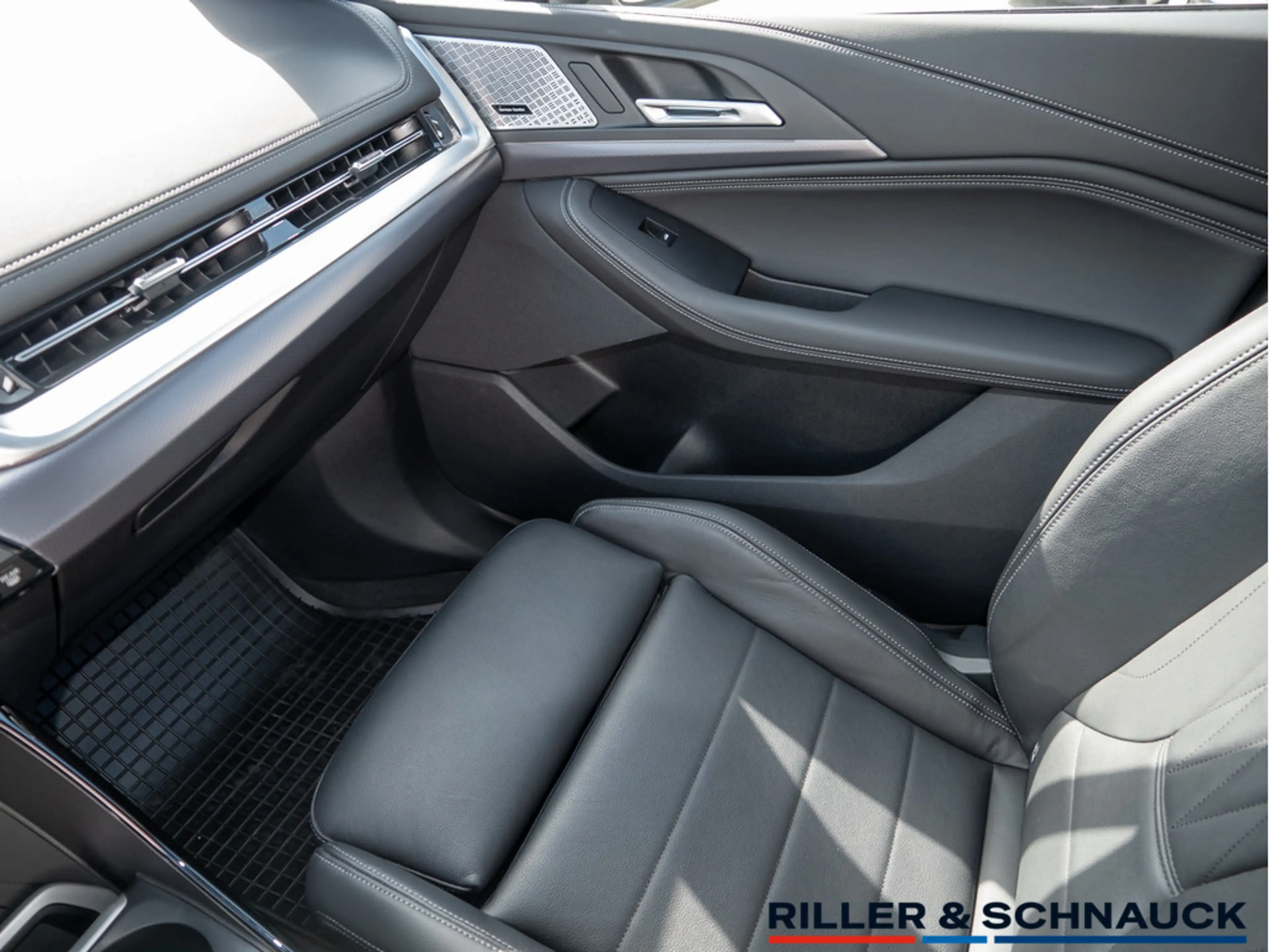 BMW 223 Active Tourer M-Sport 360°+PANO+HUD+H/K+N — photo 15