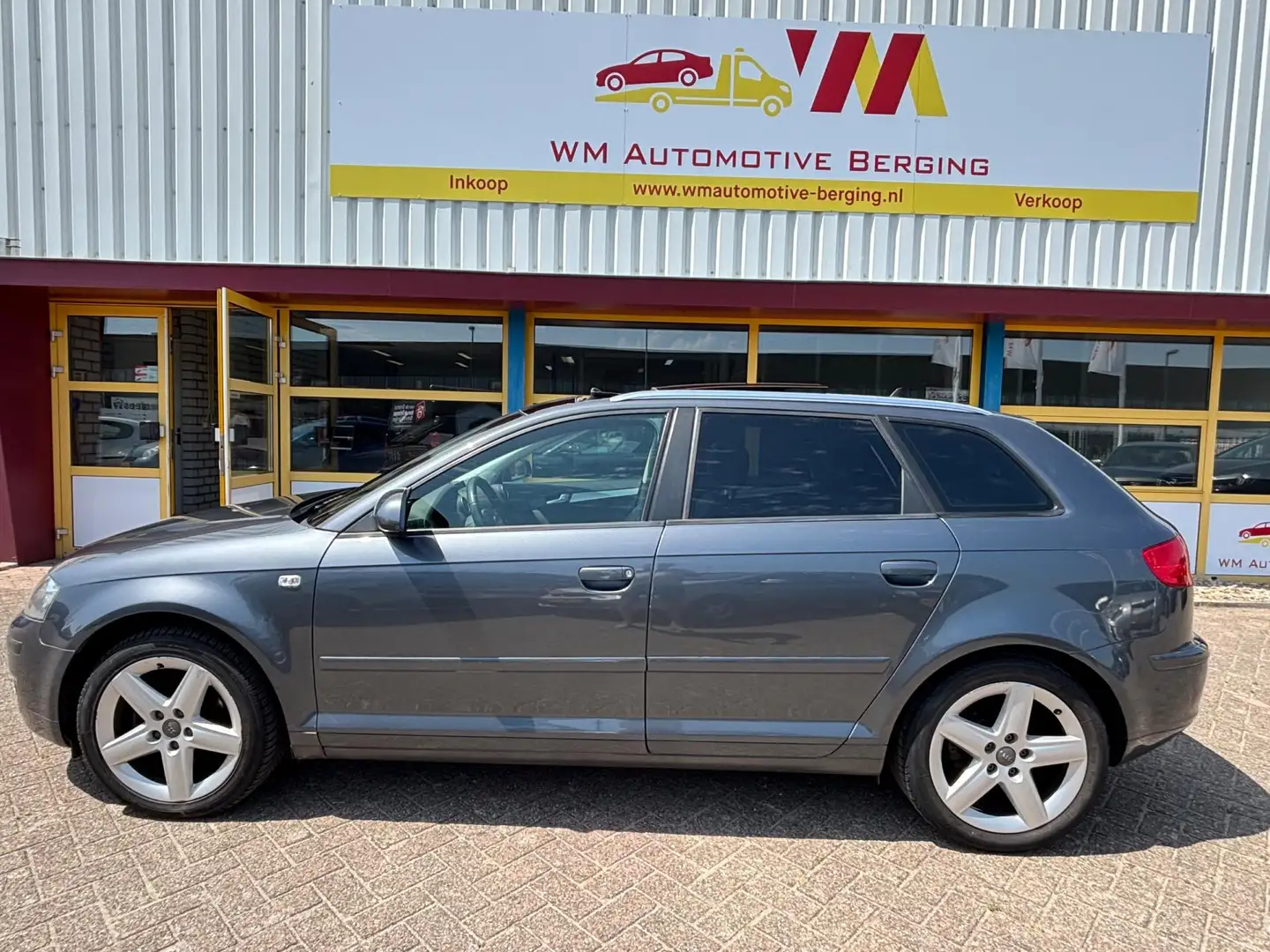 Audi A3 Sportback 1.8 TFSI Ambiente LEDER NAVI OPEN DAK Gris - 2