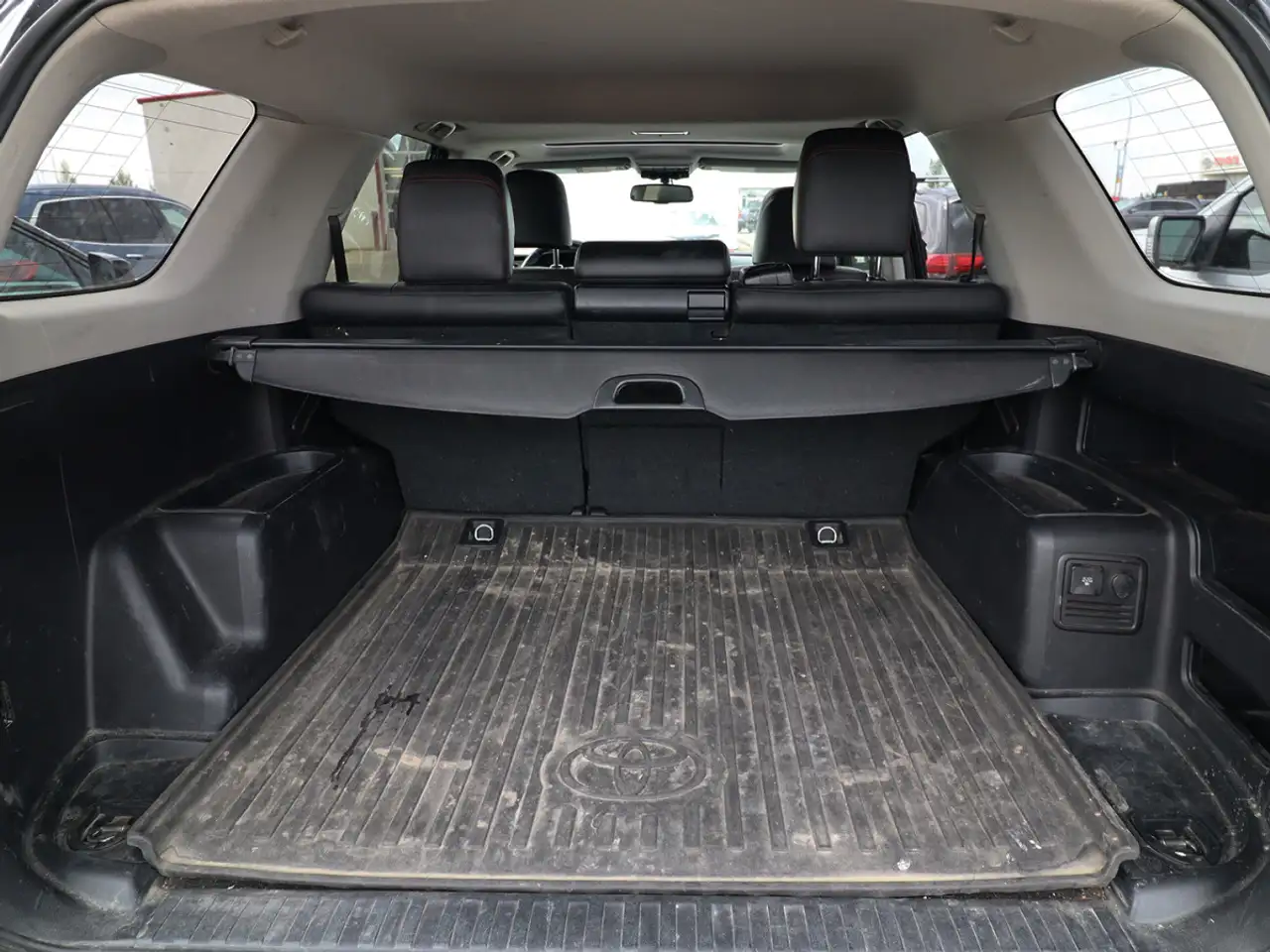 Toyota 4-Runner снимка Toyota 4-Runner