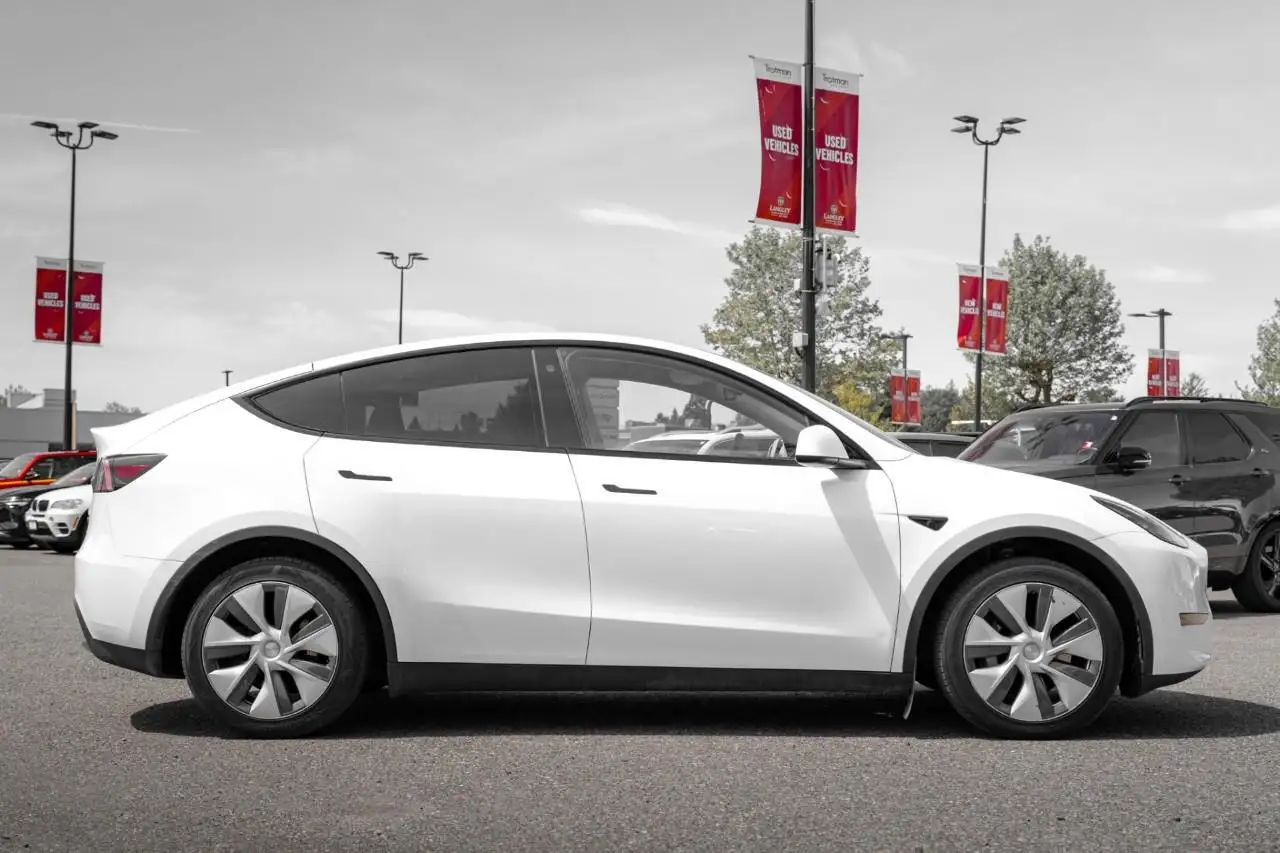Tesla Model Y снимка Tesla Model Y
