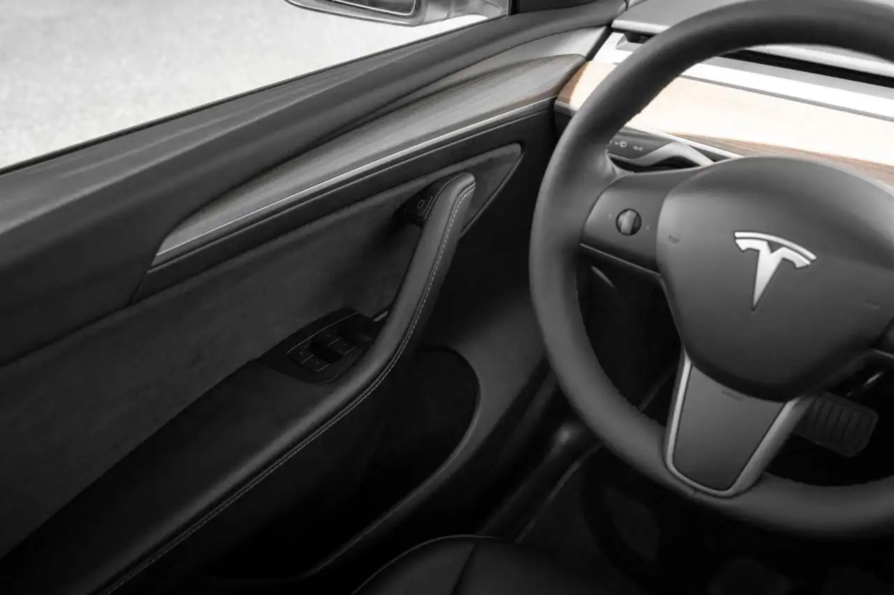 Tesla Model Y снимка Tesla Model Y
