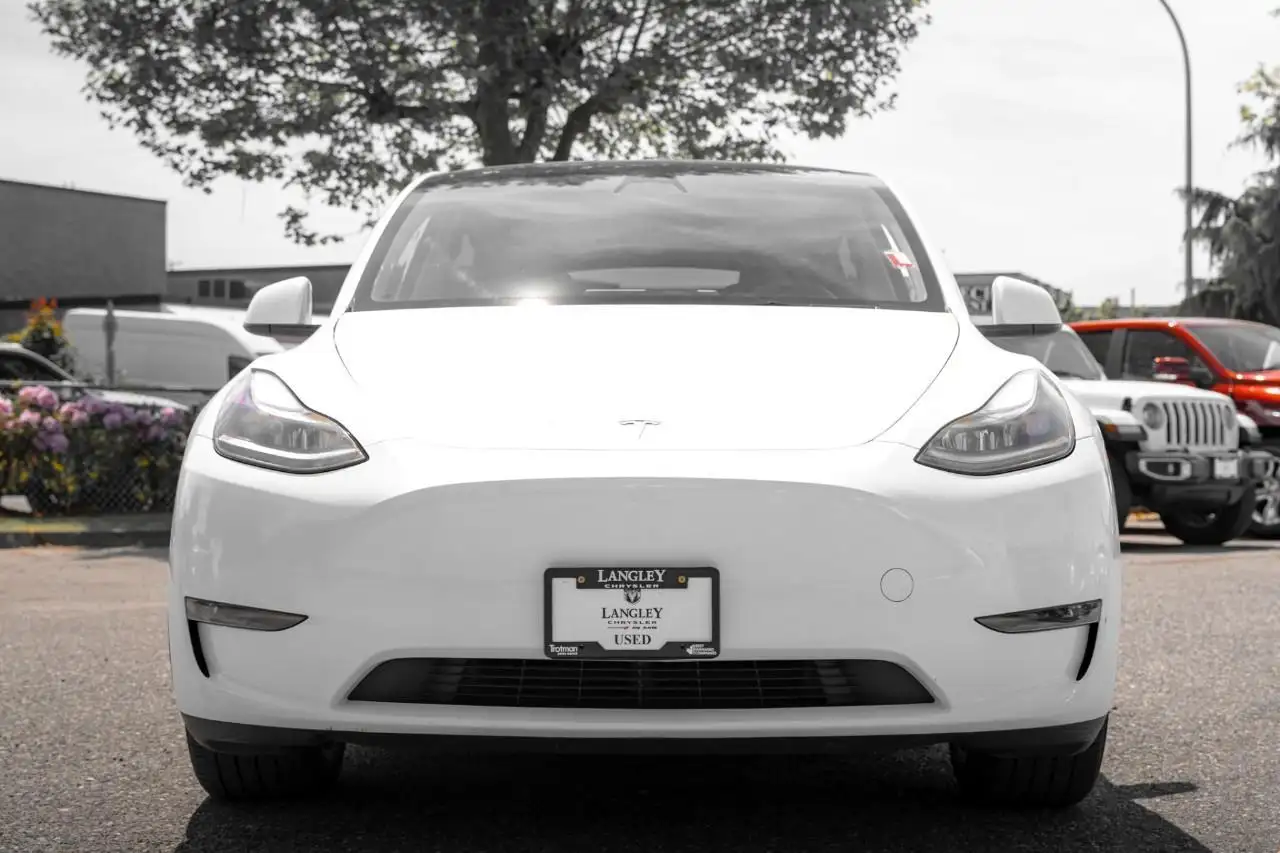 Tesla Model Y снимка Tesla Model Y