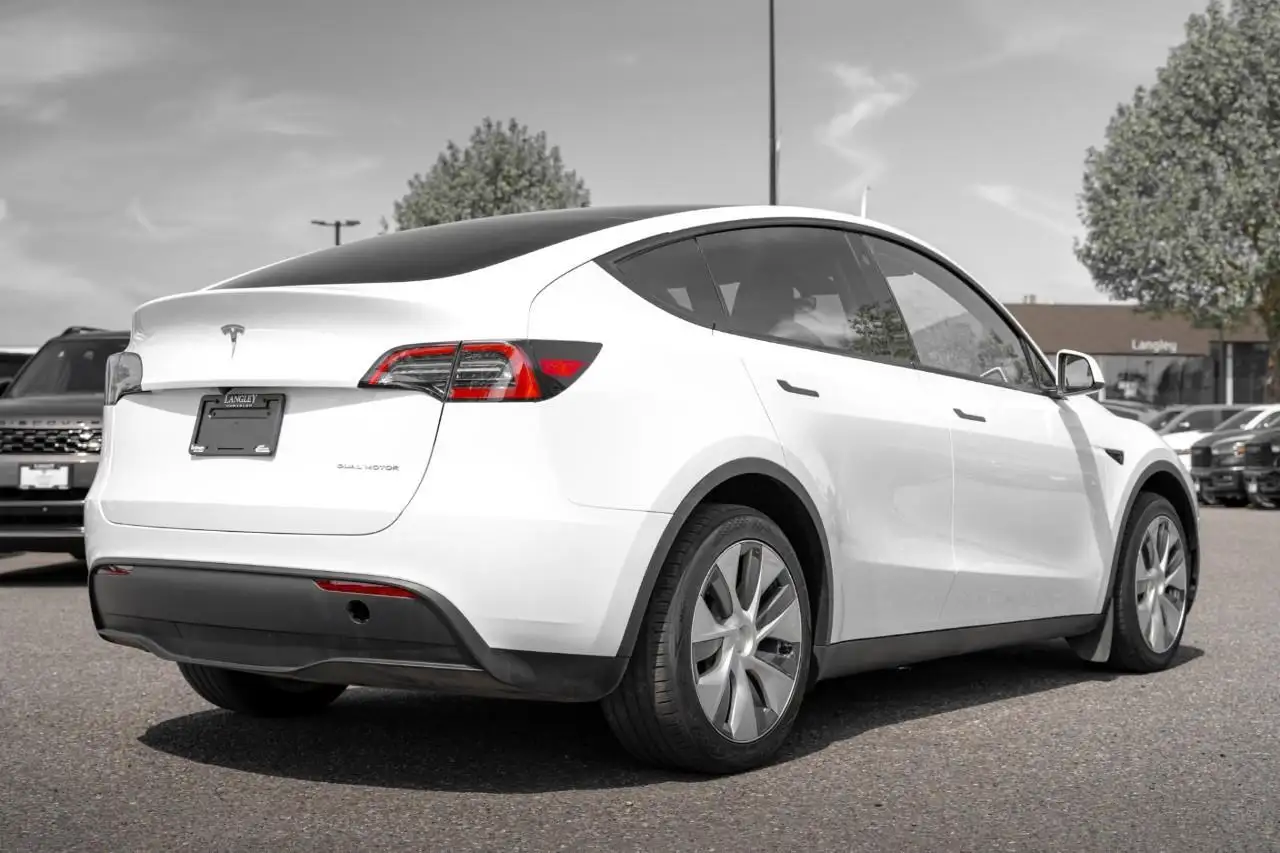 Tesla Model Y снимка Tesla Model Y