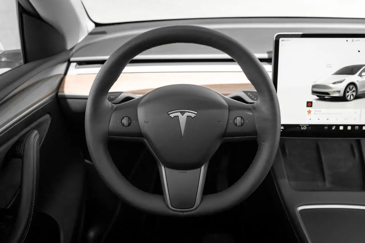 Tesla Model Y снимка Tesla Model Y