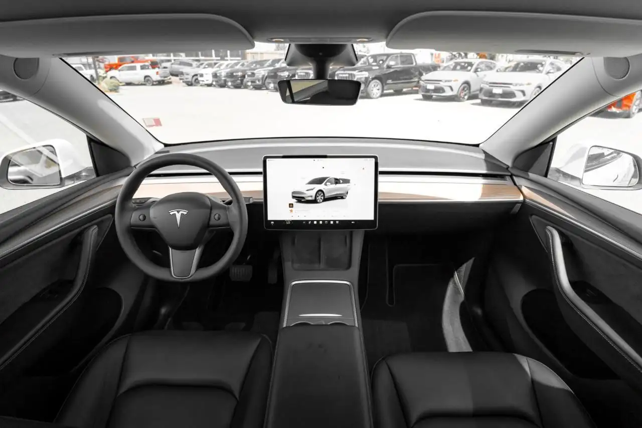Tesla Model Y снимка Tesla Model Y