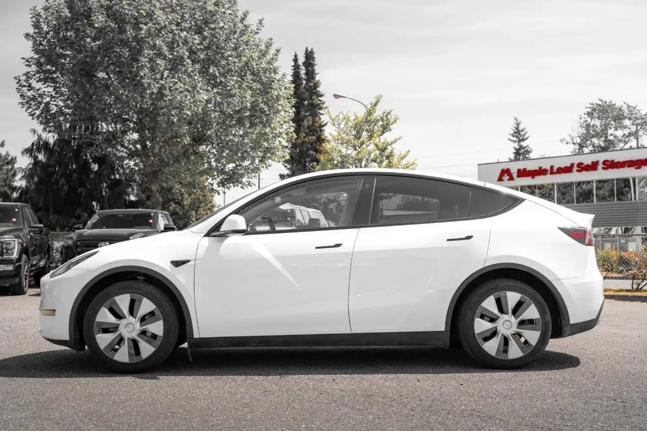 Tesla Model Y снимка Tesla Model Y