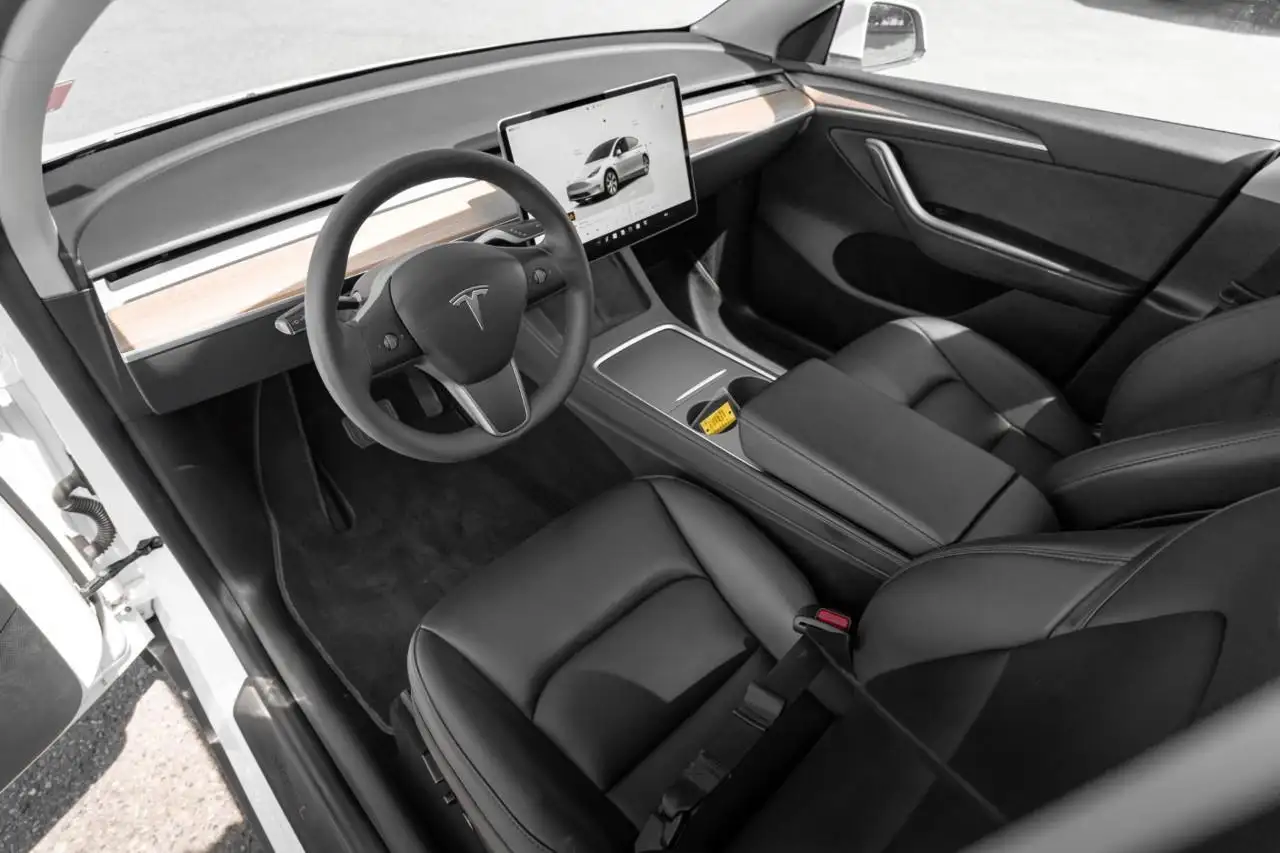 Tesla Model Y снимка Tesla Model Y