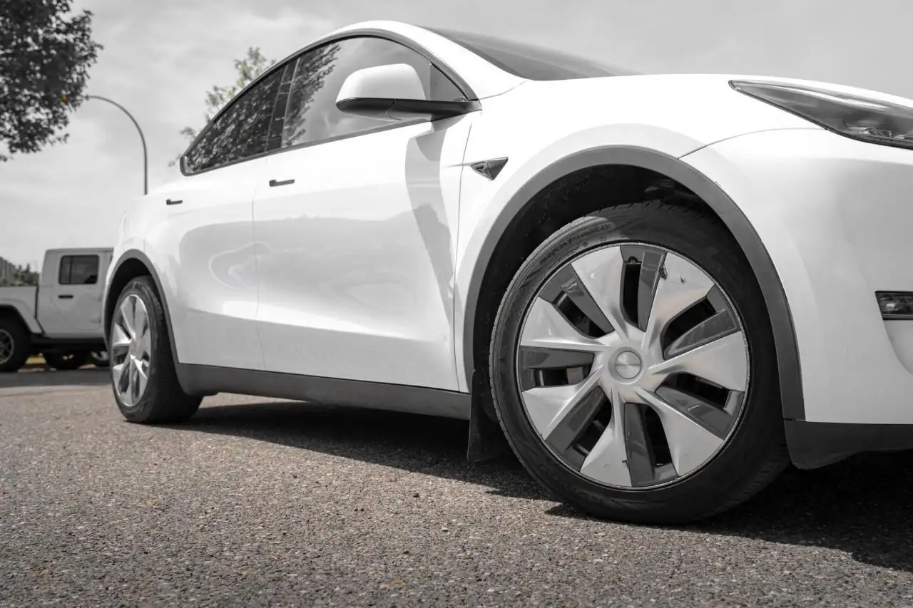 Tesla Model Y снимка Tesla Model Y