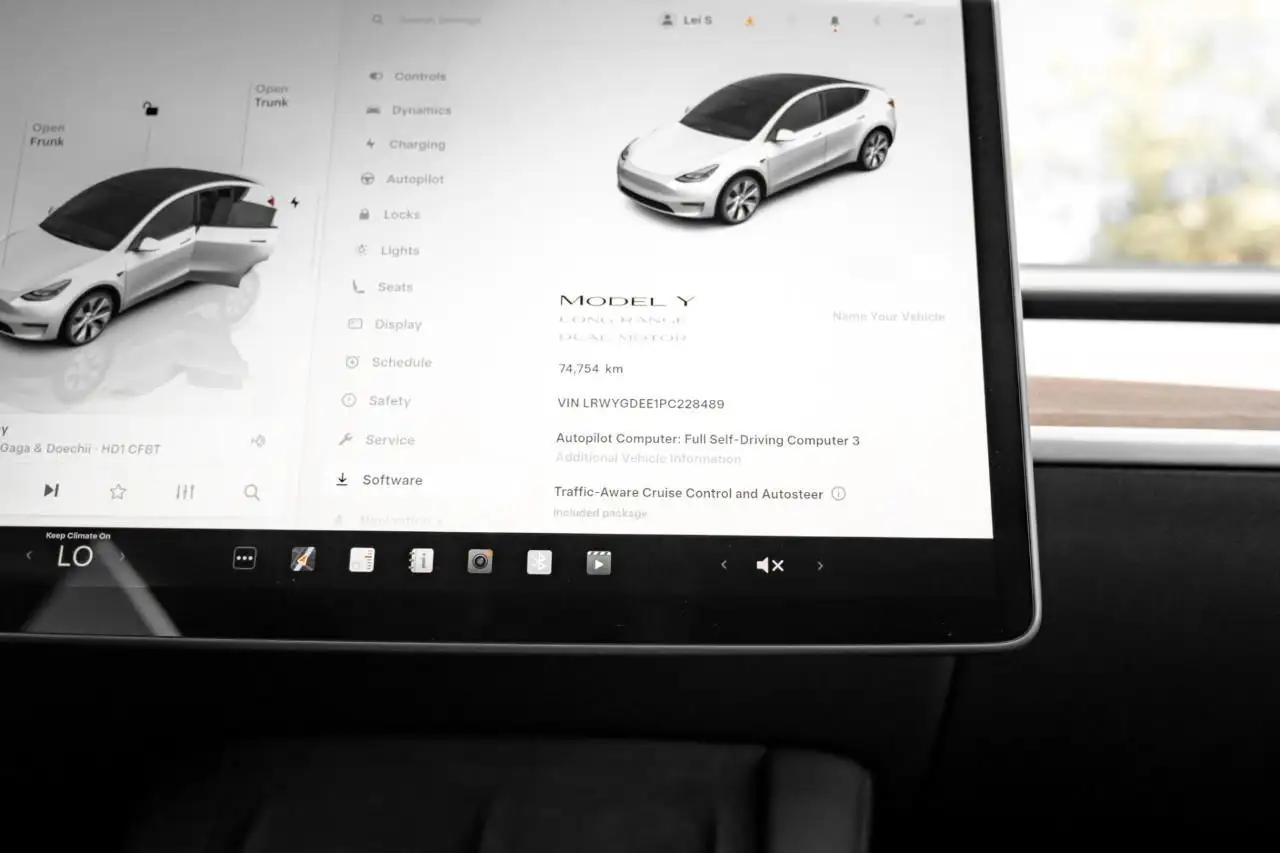 Tesla Model Y снимка Tesla Model Y