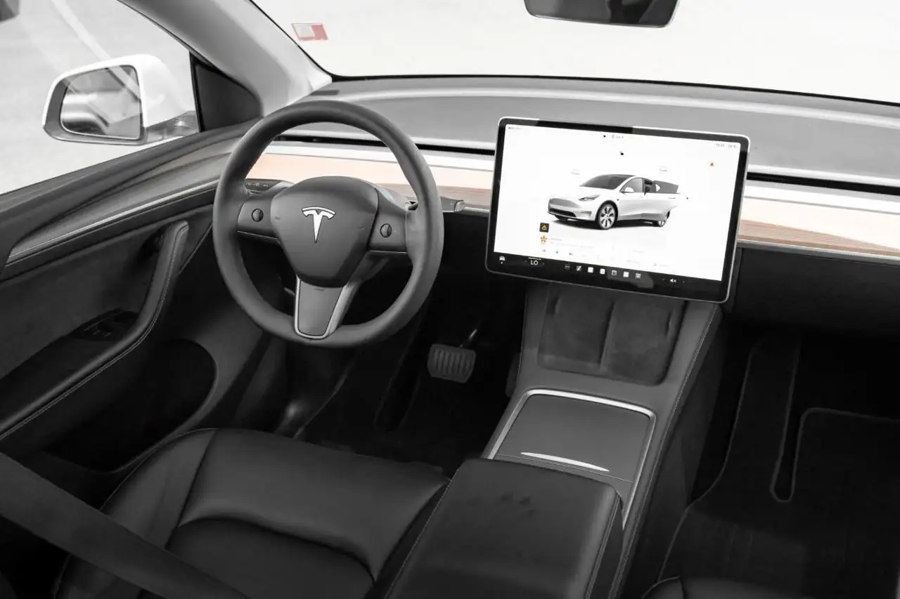 Tesla Model Y снимка Tesla Model Y