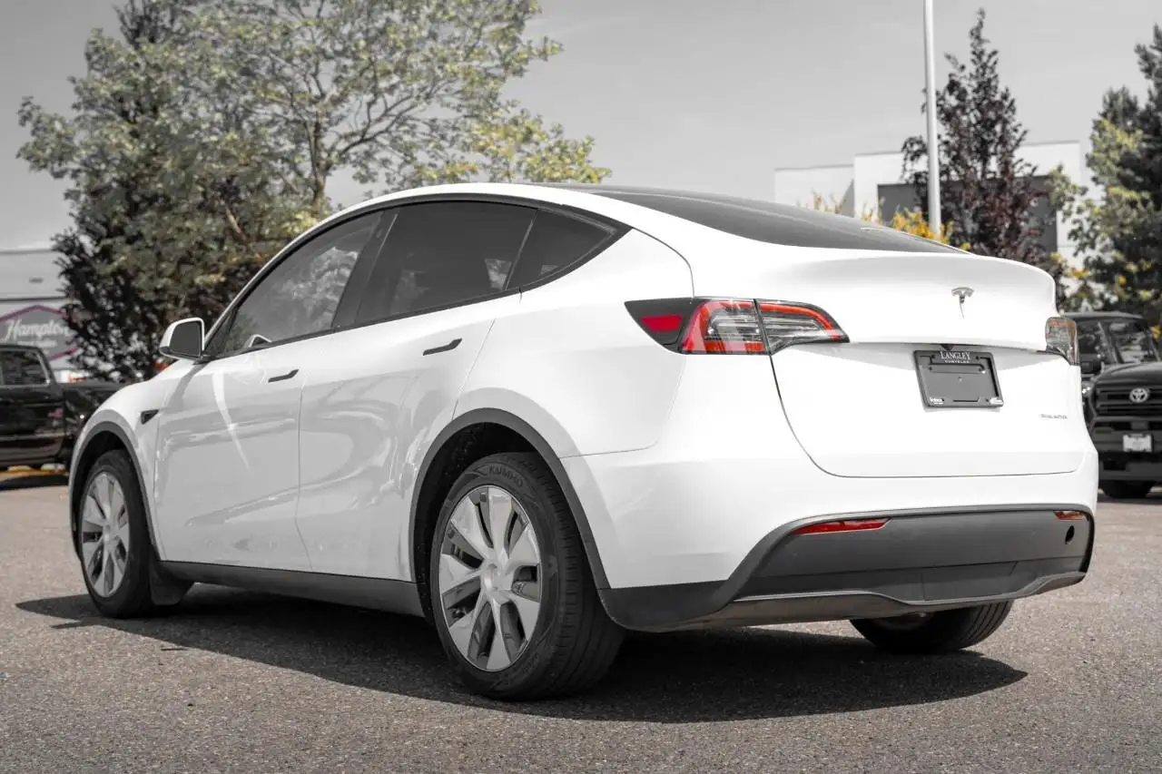 Tesla Model Y снимка Tesla Model Y