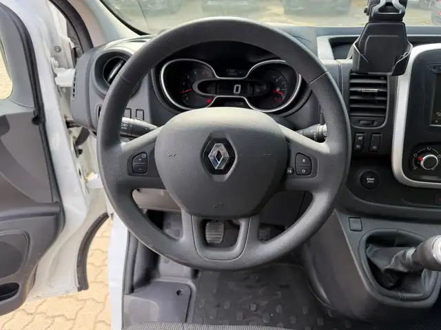 Renault Trafic view 10