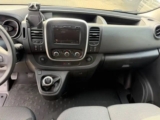 Renault Trafic view 11