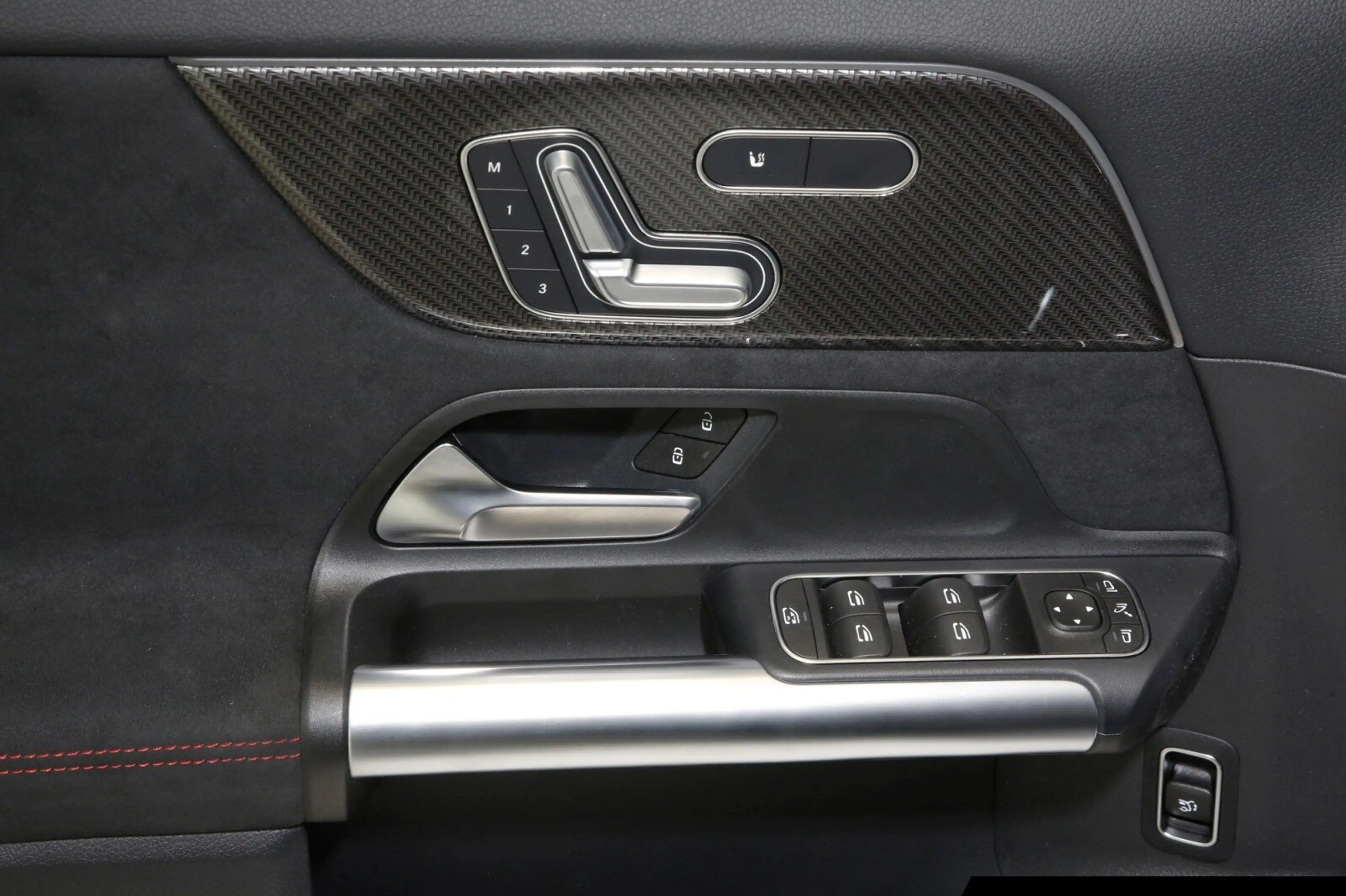 Mercedes-Benz GLA 35 AMG AMG GLA 35 4MATIC 360°/AHK/Pano/NightPaket/LED — photo 14