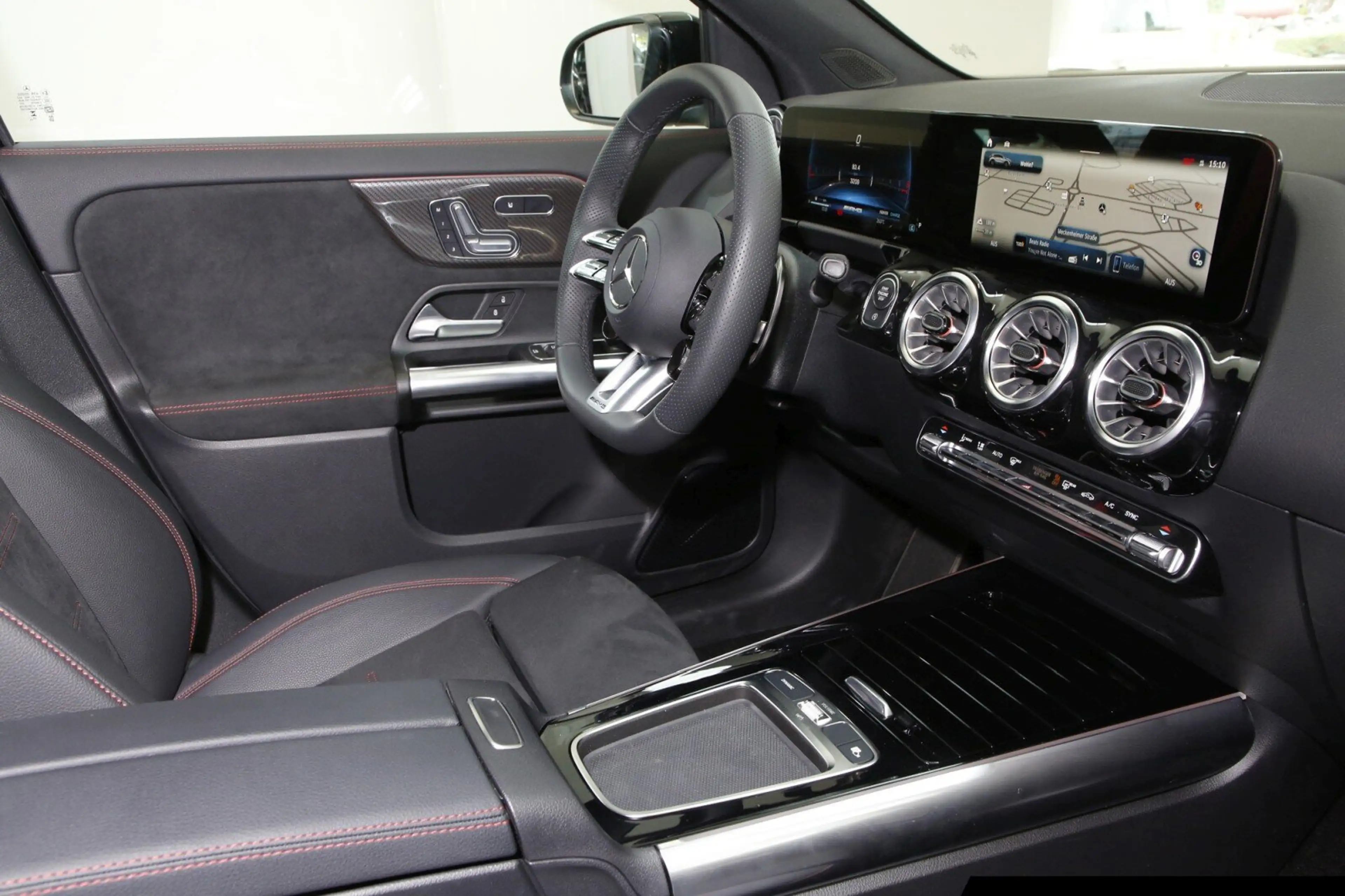 Mercedes-Benz GLA 35 AMG AMG GLA 35 4MATIC 360°/AHK/Pano/NightPaket/LED — photo 8