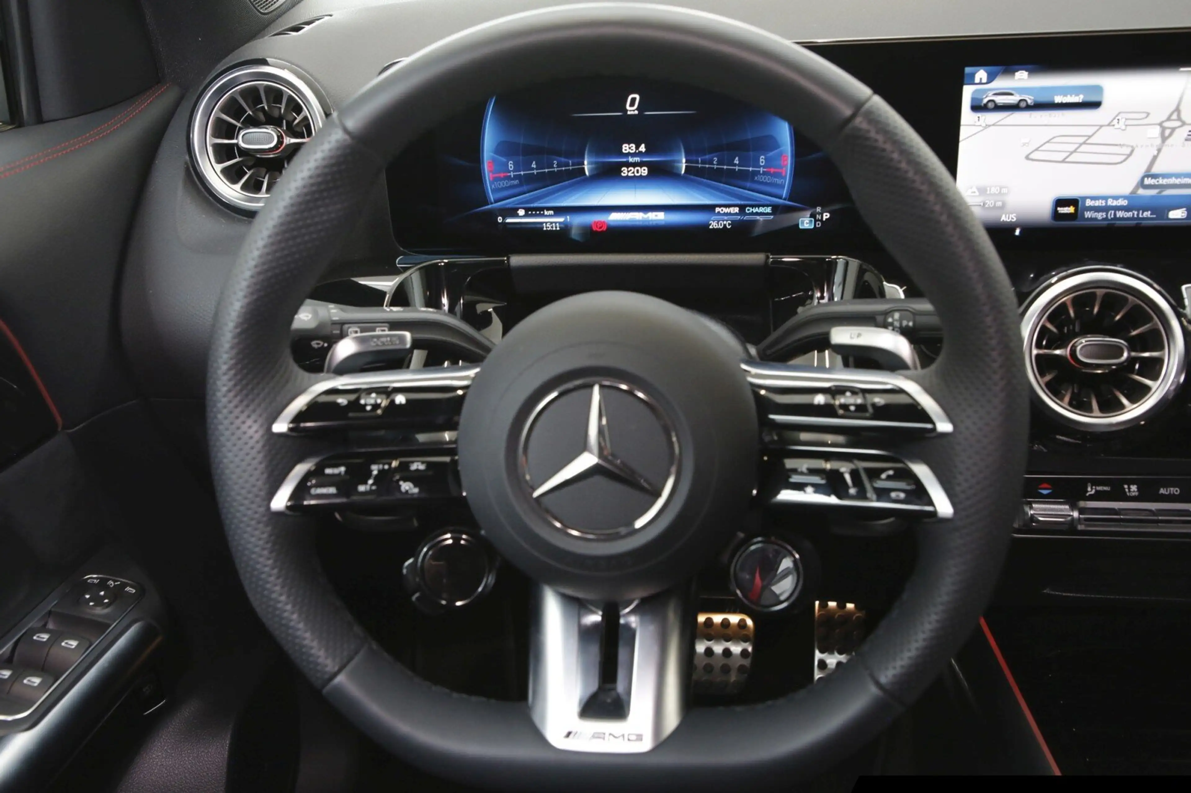 Mercedes-Benz GLA 35 AMG AMG GLA 35 4MATIC 360°/AHK/Pano/NightPaket/LED — photo 13