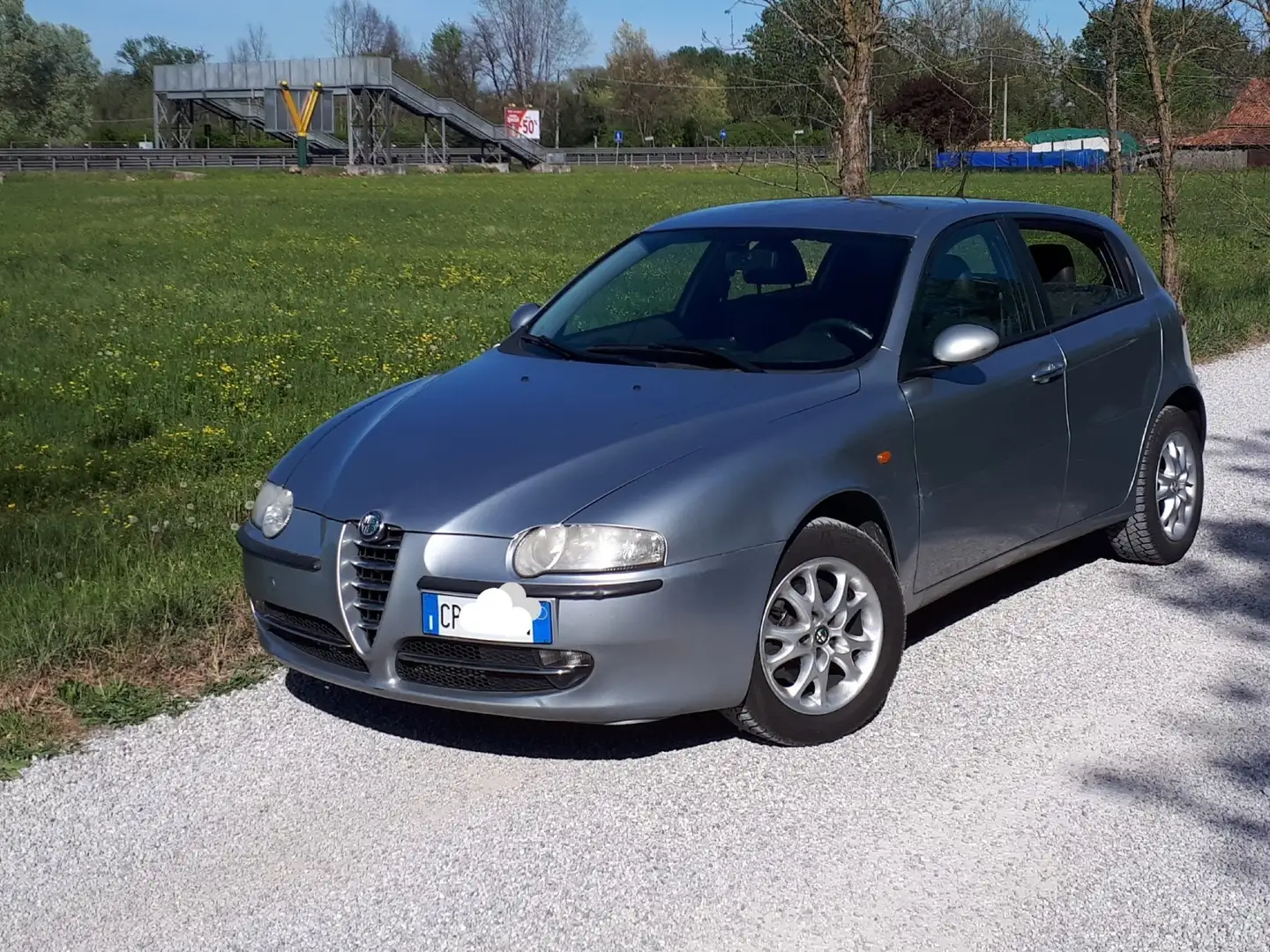 Alfa Romeo 147 5p 1.6 ts Distinctive 105cv GPL Srebrny - 1