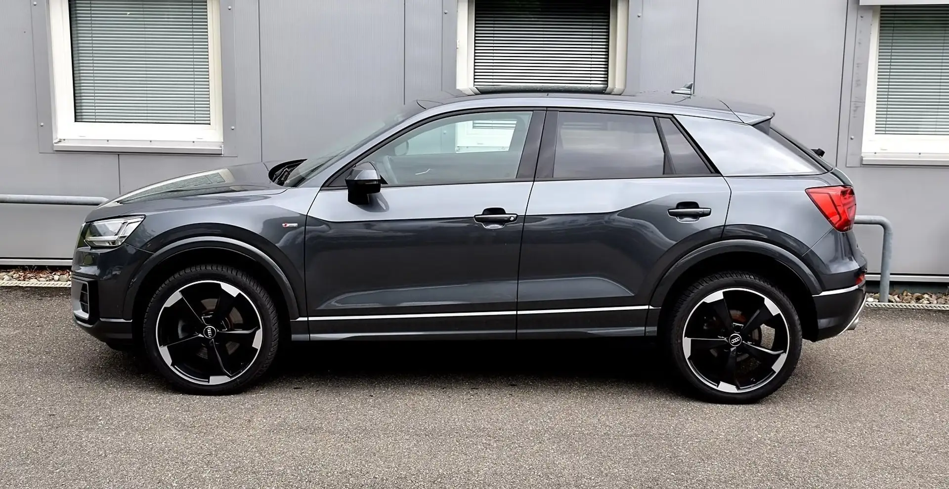 Audi Q2 66.877km***Q2 2.0 TDI sport quattro**2018 Grigio - 2