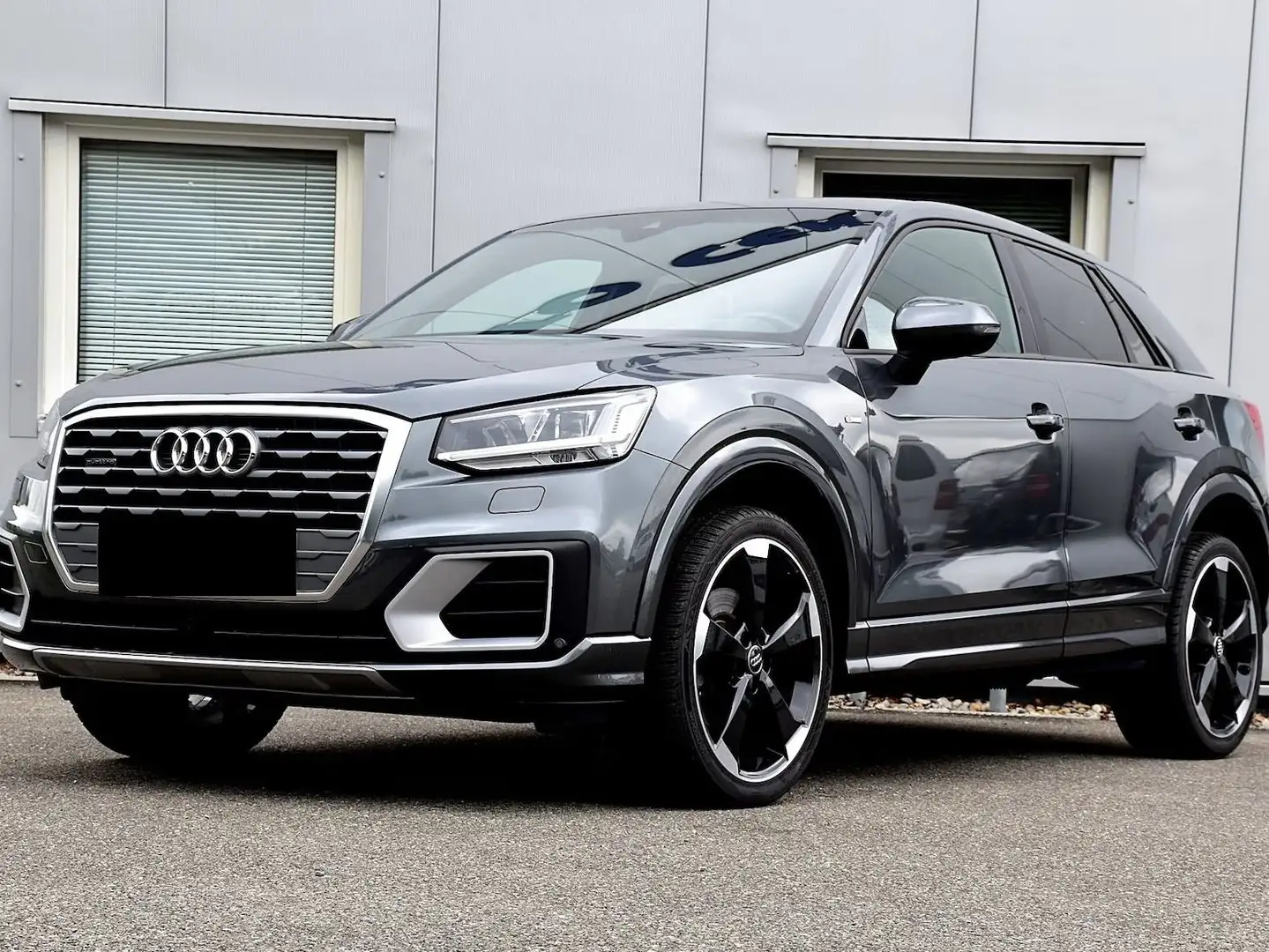 Audi Q2 66.877km***Q2 2.0 TDI sport quattro**2018 Grigio - 1