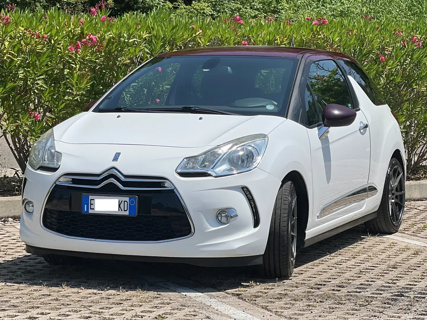 Citroen DS3 DS3 1.6 e-hdi (airdream) So Chic 90cv Bianco - 1