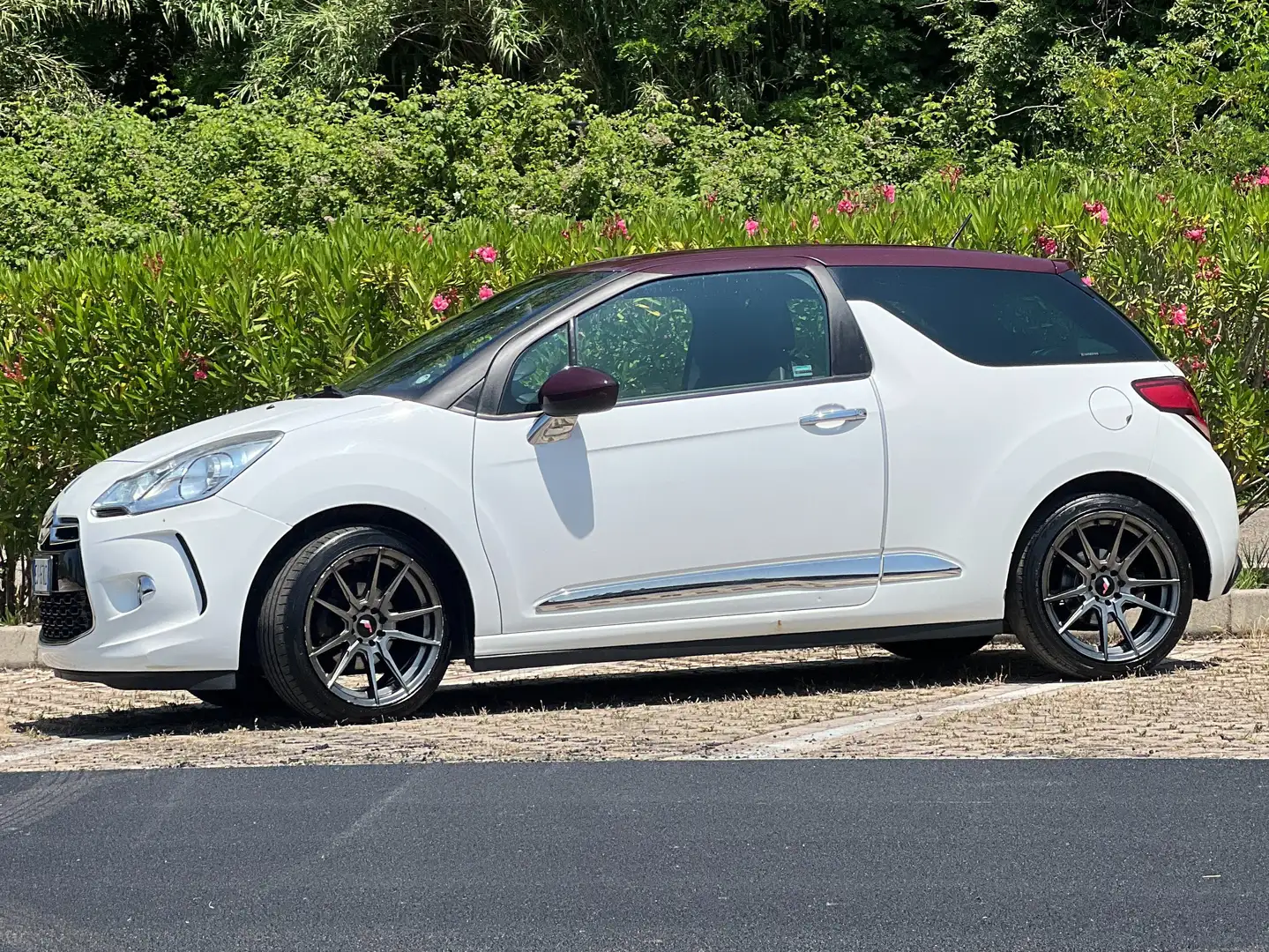 Citroen DS3 DS3 1.6 e-hdi (airdream) So Chic 90cv Bianco - 2