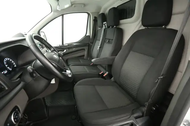 Ford Transit Custom view 9