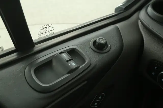 Ford Transit Custom view 18