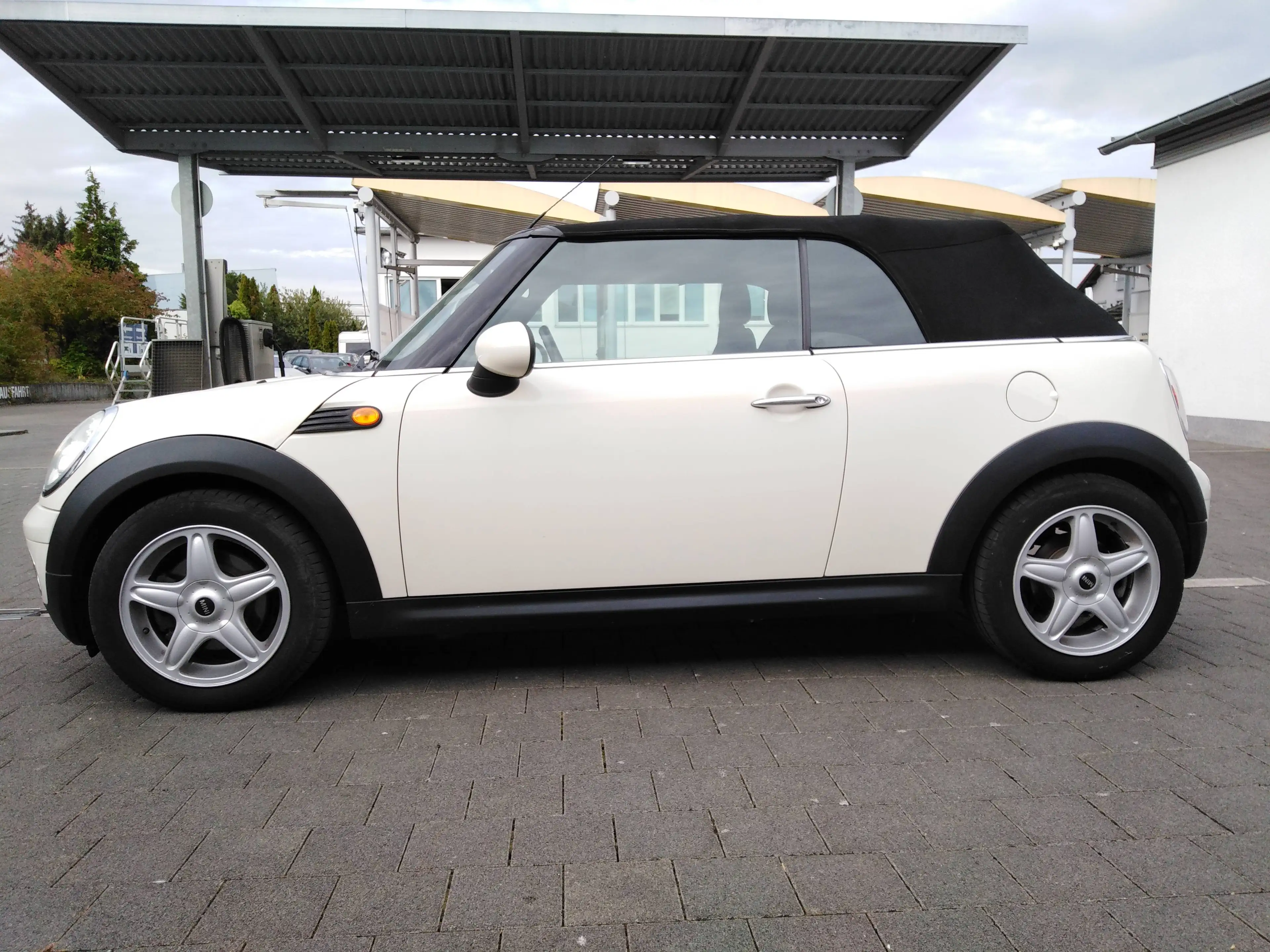 MINI Cooper Cabrio XENON-SITZHEIZUNG-TEILLEDER- TOP !! — photo 2