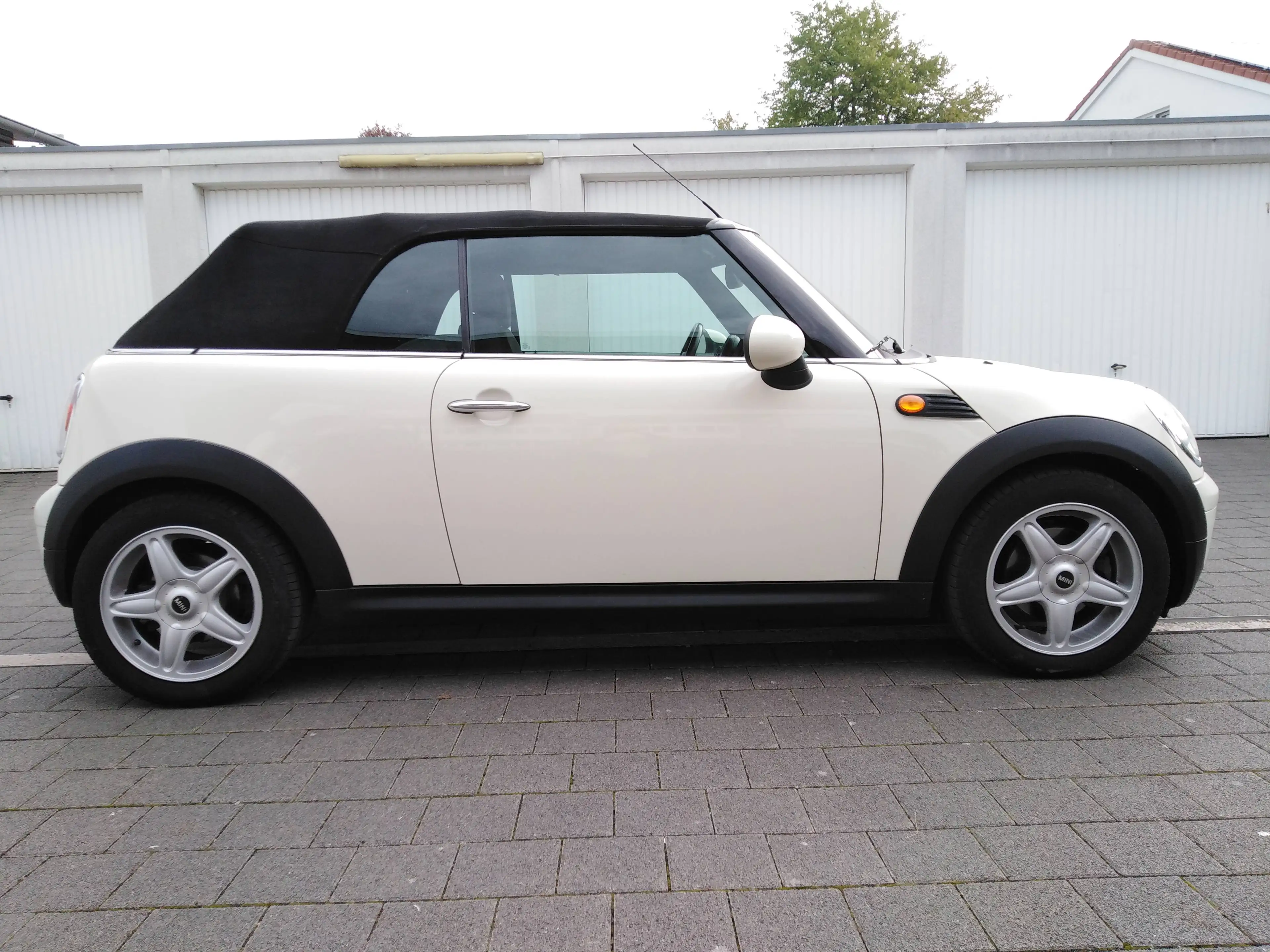MINI Cooper Cabrio XENON-SITZHEIZUNG-TEILLEDER- TOP !! — photo 7