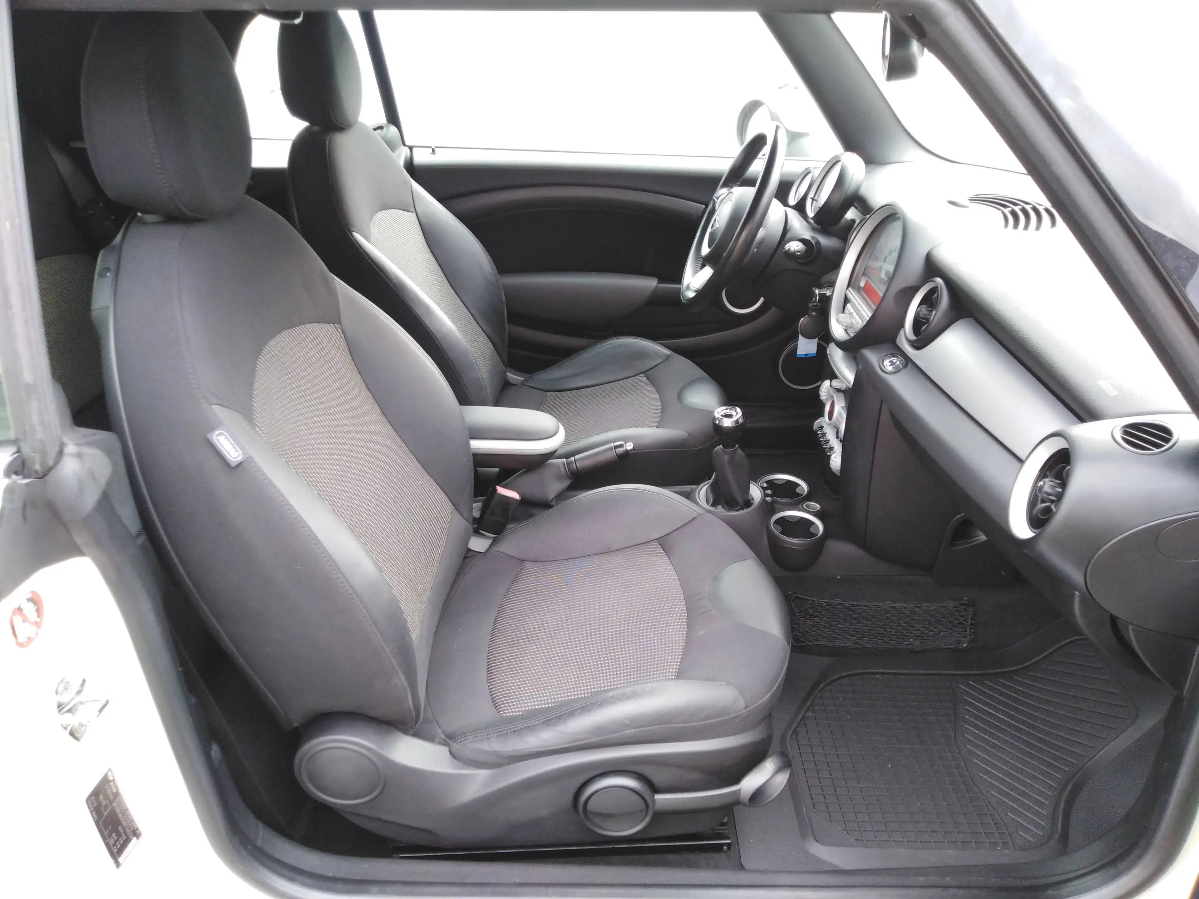 MINI Cooper Cabrio XENON-SITZHEIZUNG-TEILLEDER- TOP !! — photo 14