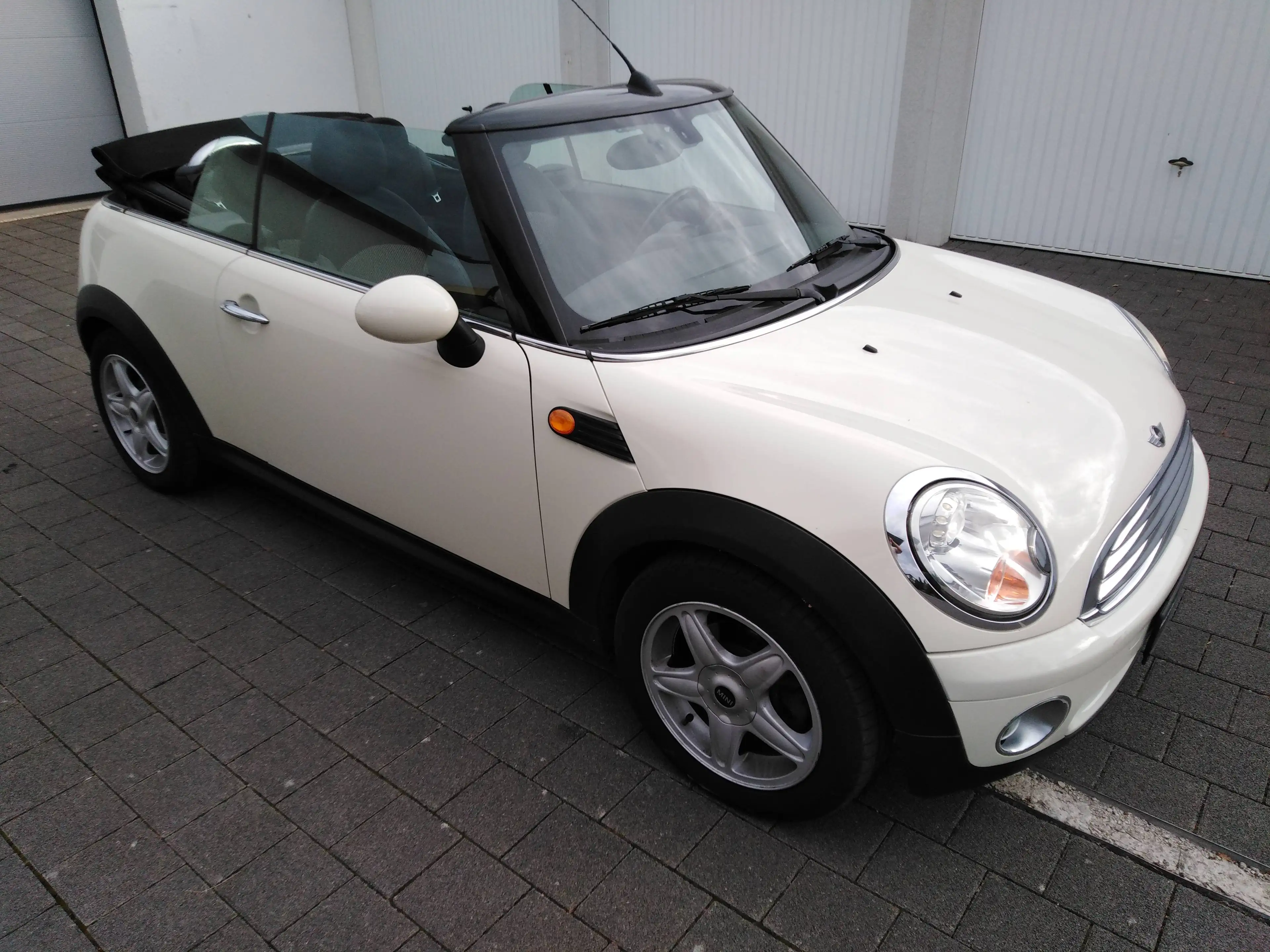MINI Cooper Cabrio XENON-SITZHEIZUNG-TEILLEDER- TOP !! — photo 10
