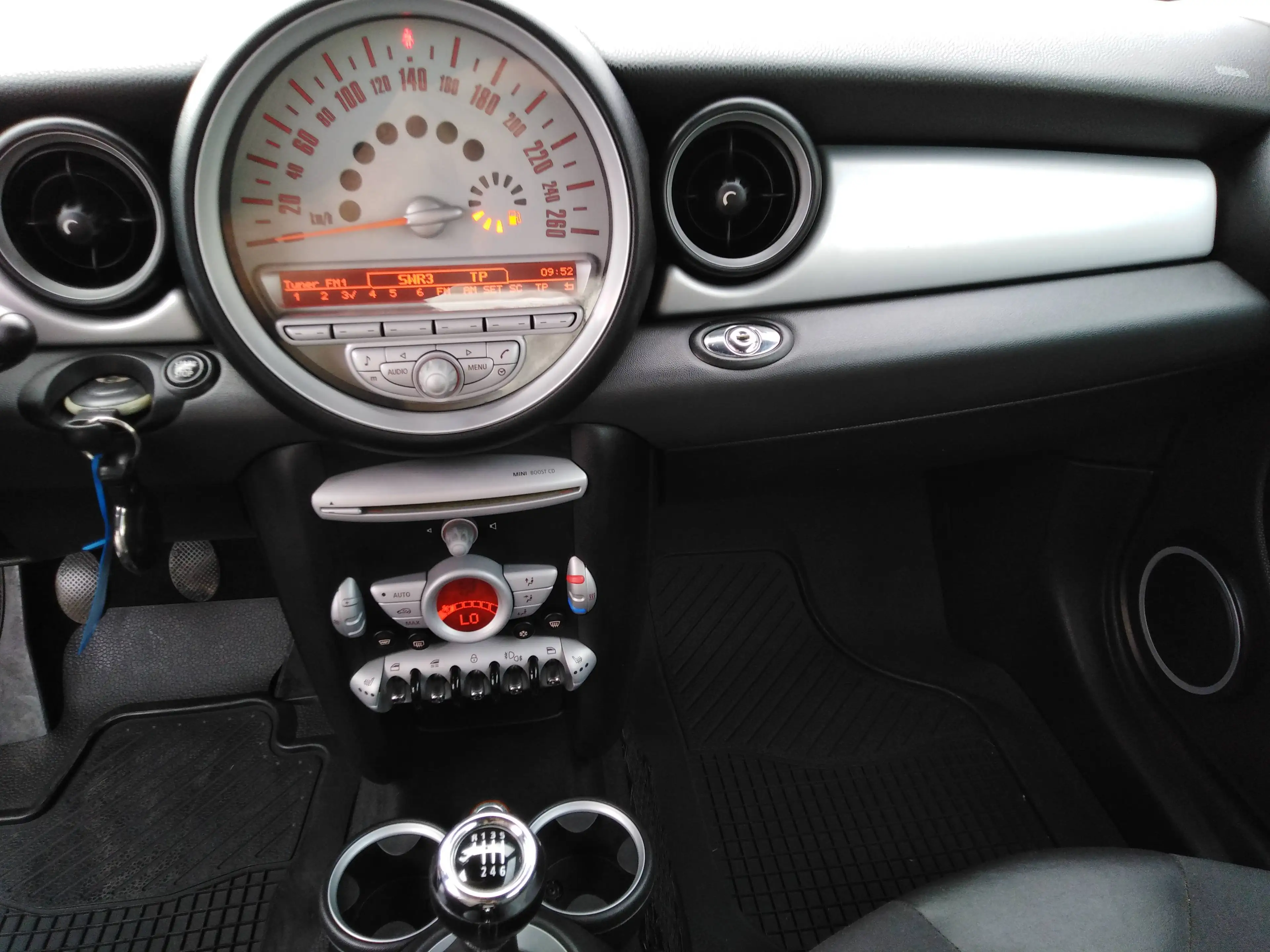 MINI Cooper Cabrio XENON-SITZHEIZUNG-TEILLEDER- TOP !! — photo 12