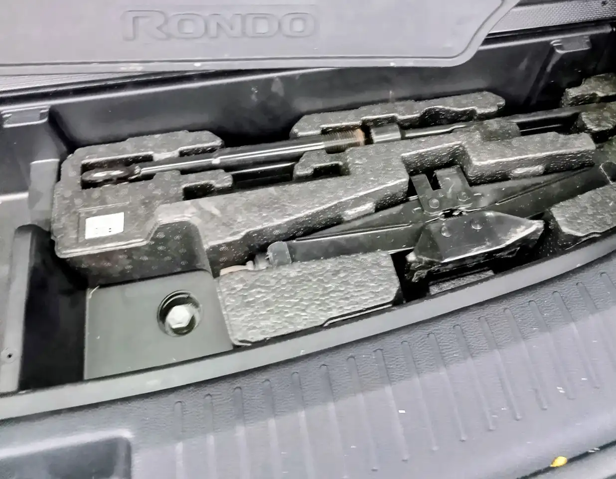 Kia Rondo снимка Kia Rondo
