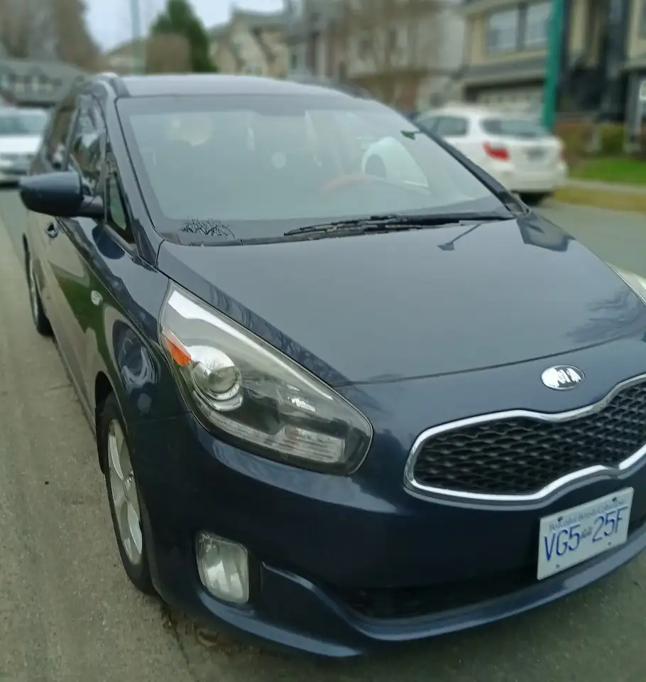 Kia Rondo снимка Kia Rondo