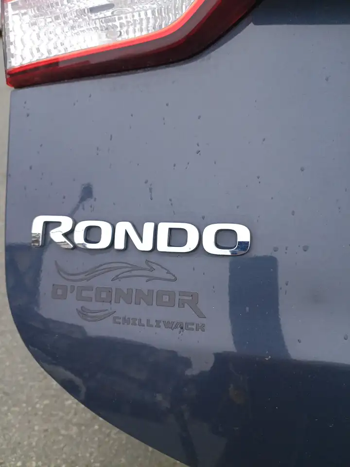 Kia Rondo снимка Kia Rondo