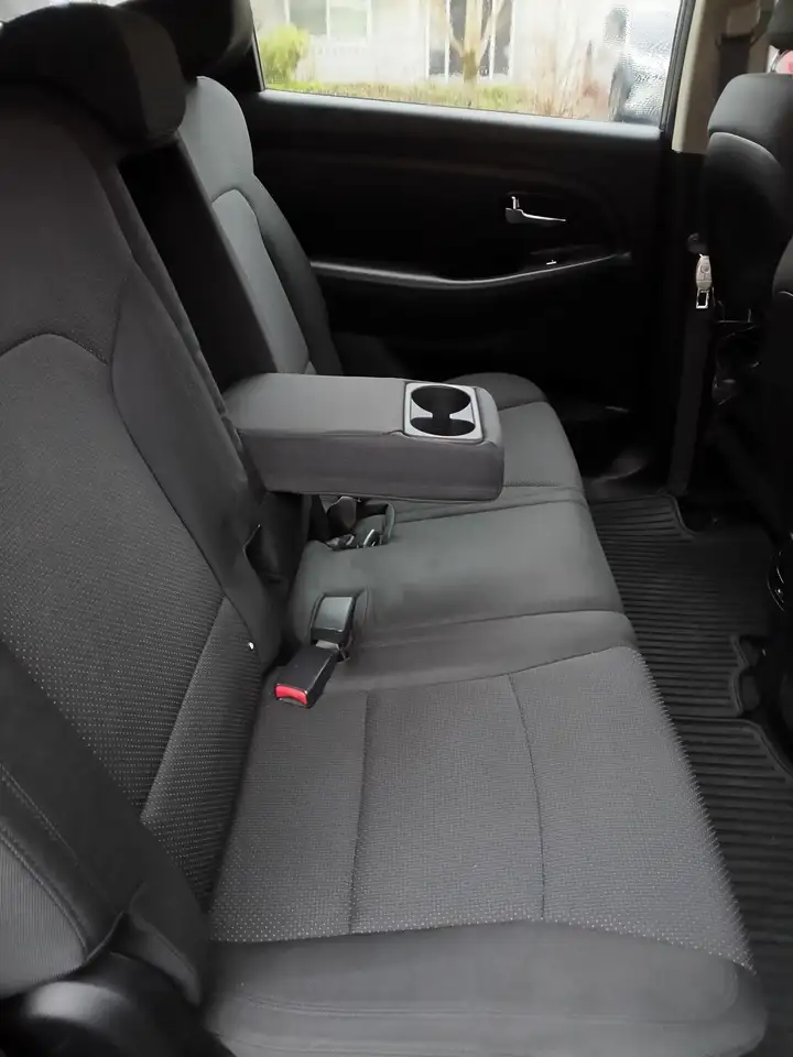 Kia Rondo снимка Kia Rondo