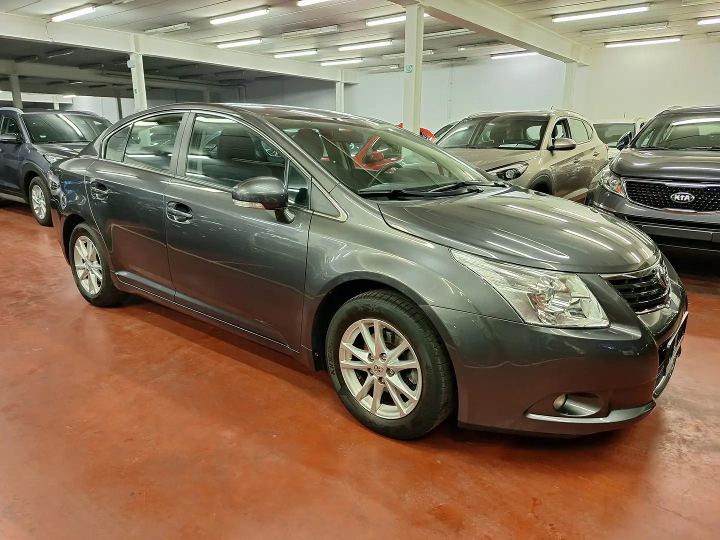 Toyota Avensis 1.8i Sol Grijs - 2