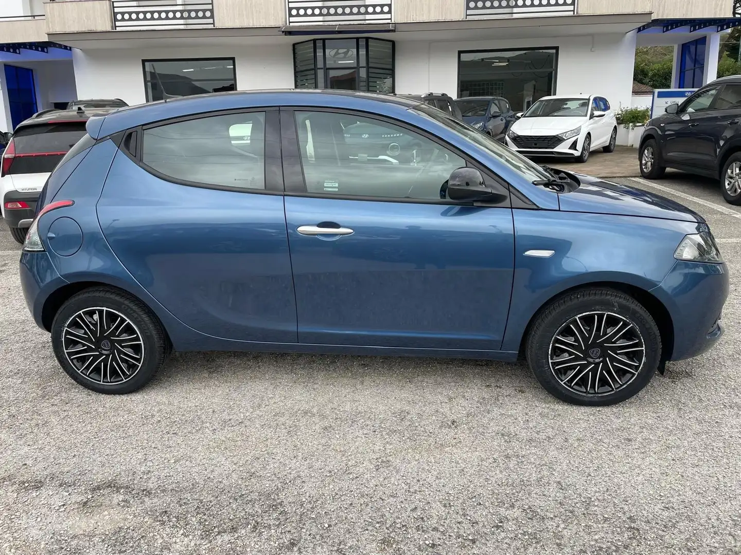 Lancia Ypsilon Ypsilon 1.0 firefly hybrid Silver s Azul - 2