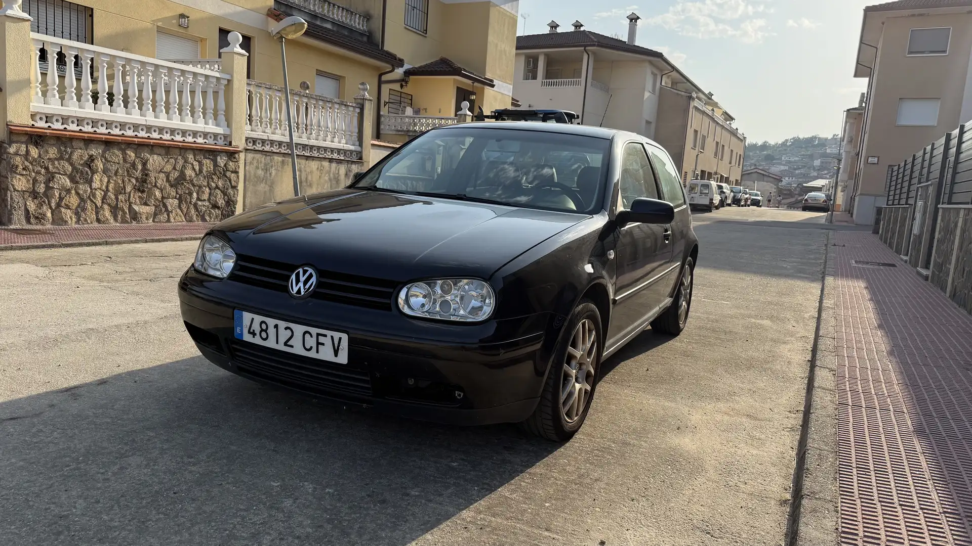 Volkswagen Golf 1.6 Highline 105 Negro - 1