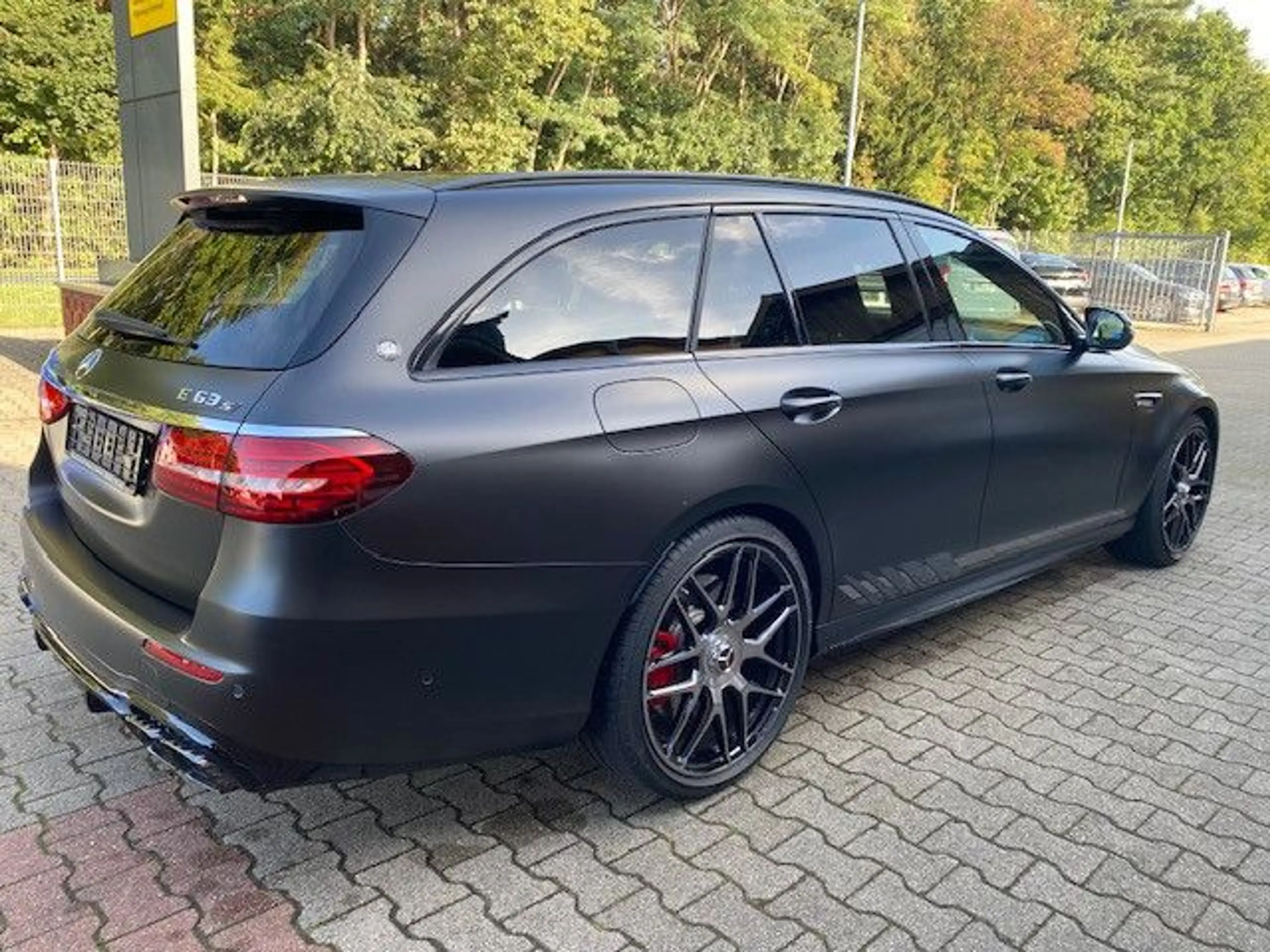 Mercedes-Benz E 63 AMG E 63 S AMG Final Edition V8 Biturbo 1 of 999 — photo 4